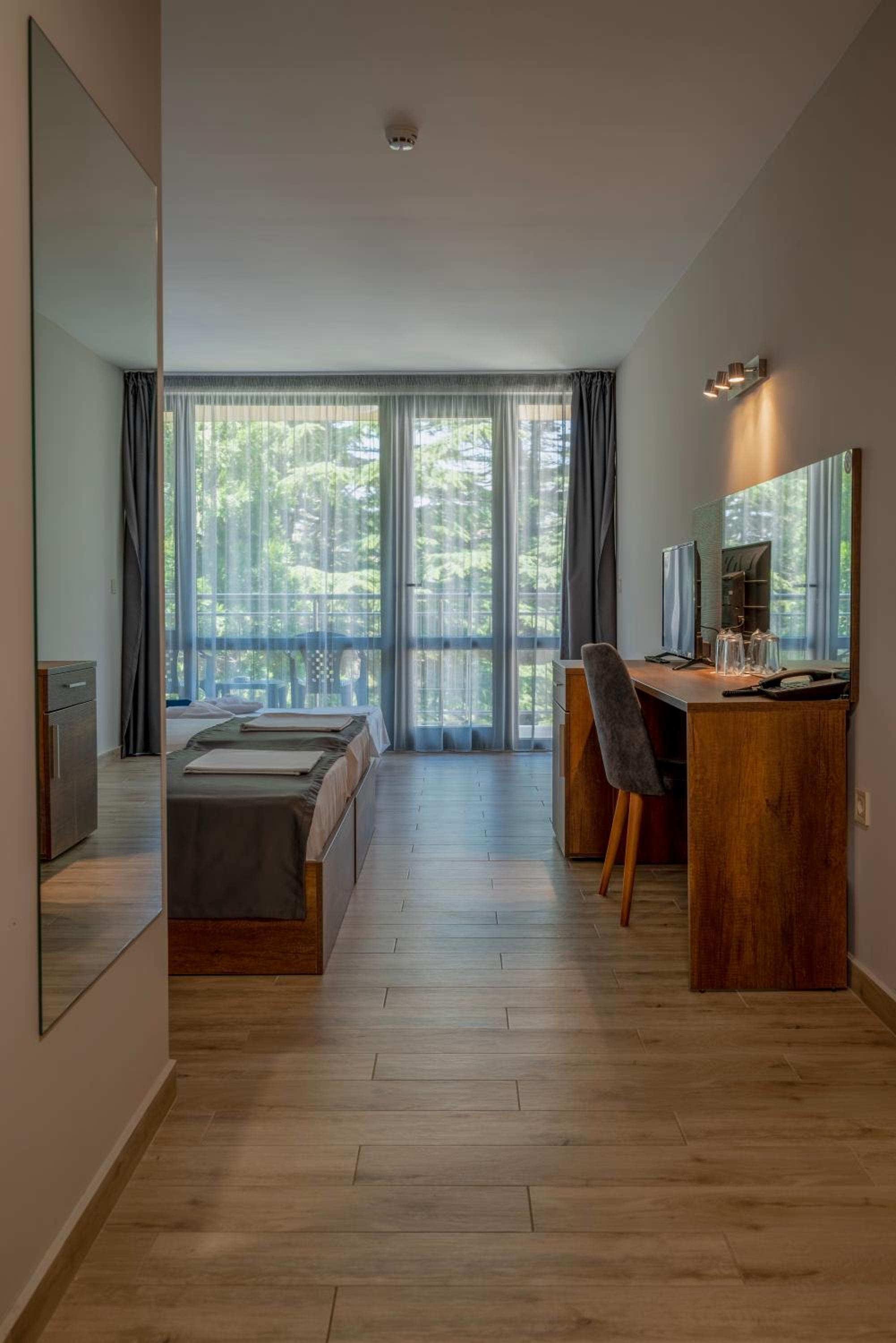 Large Double Room photo 3