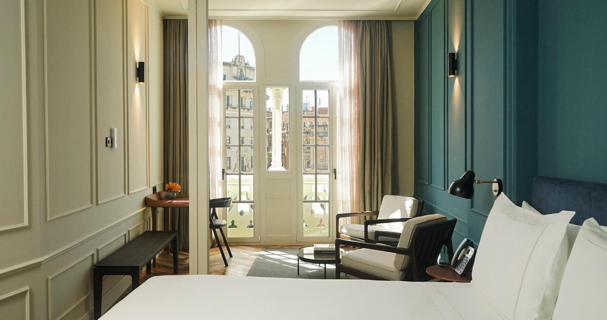 Premium Double Room with views - Photo 4