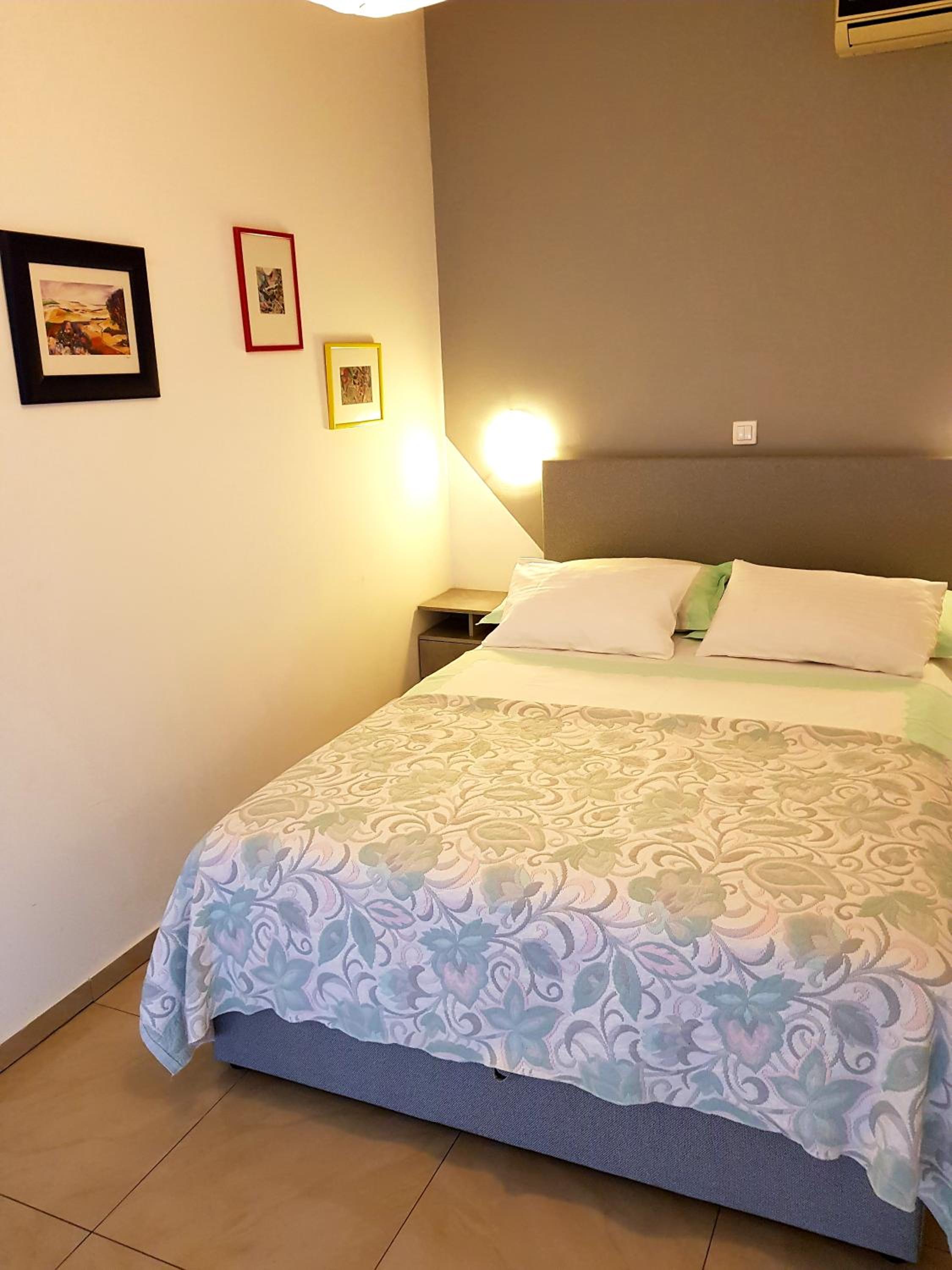 Studio Apartment - Photo 25