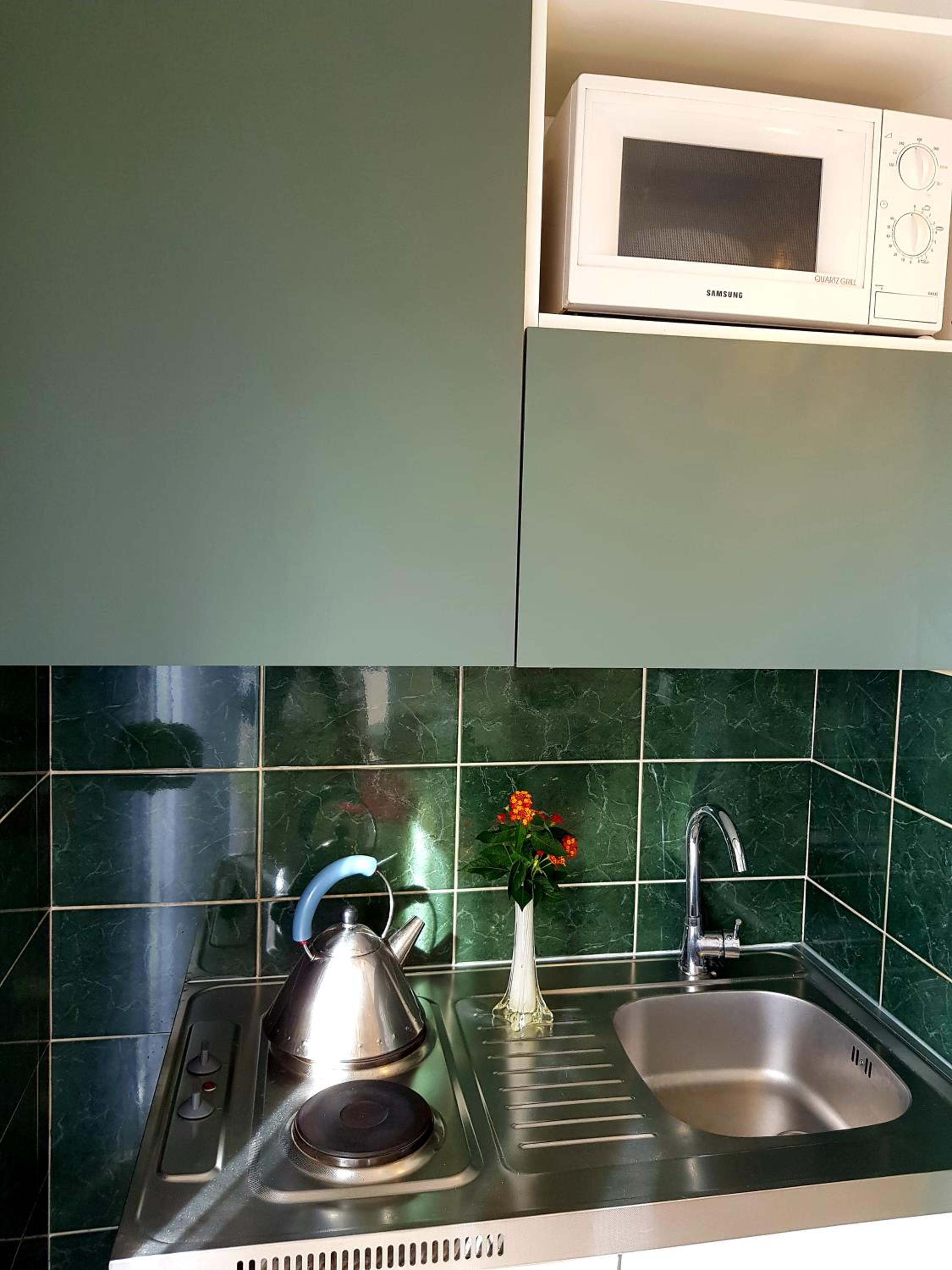 Studio Apartment - Photo 22