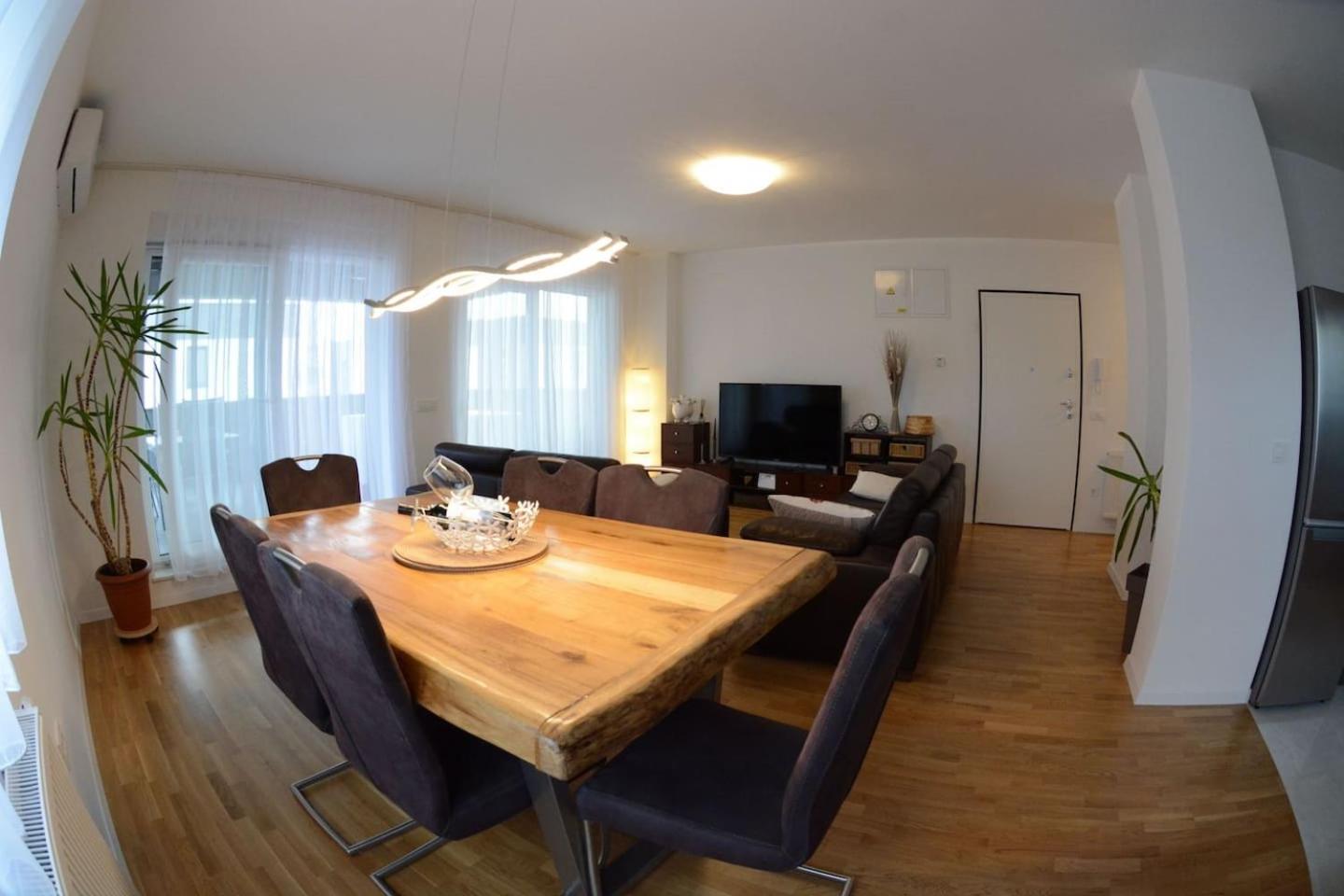 One-Bedroom Apartment photo 3