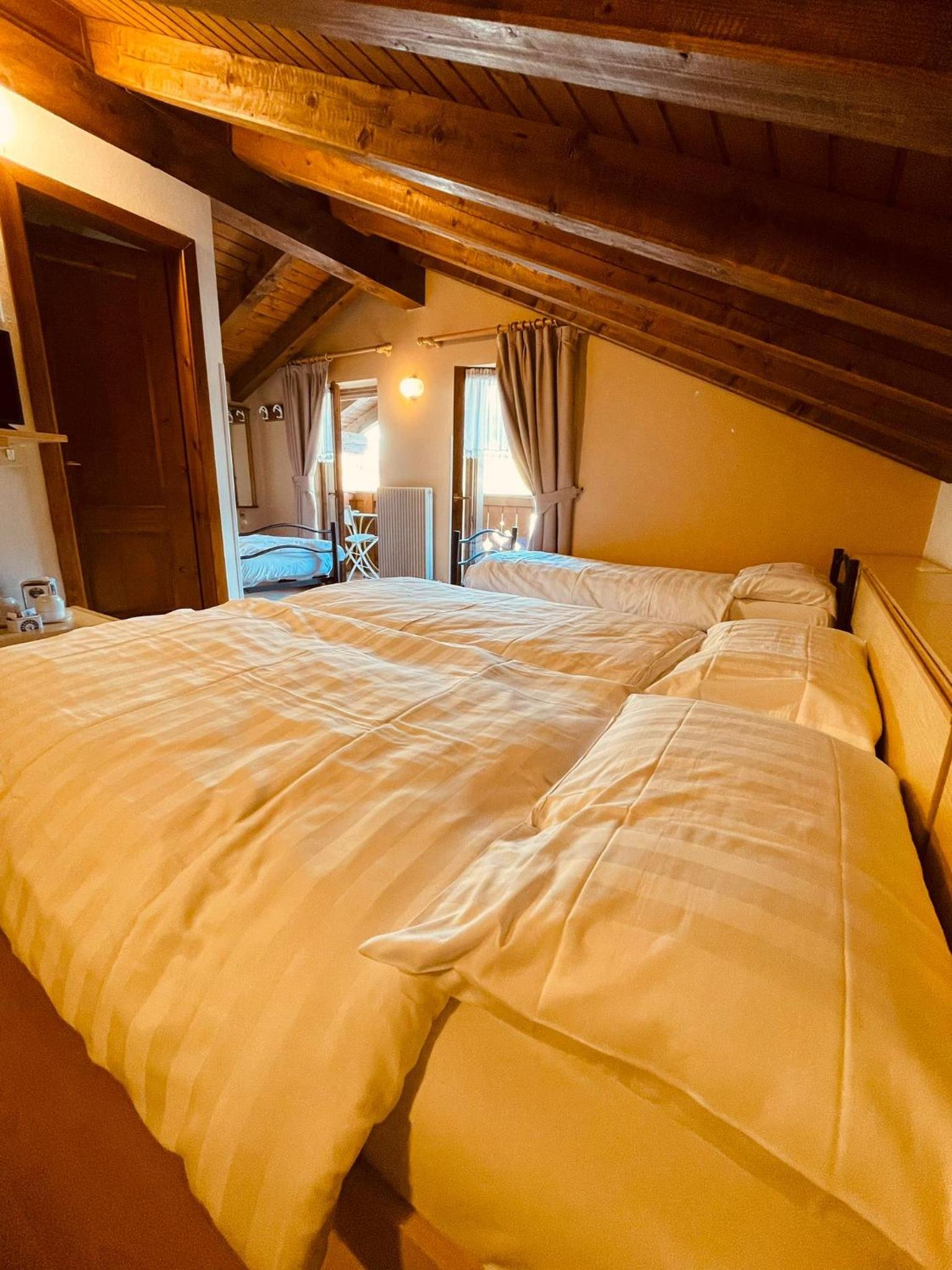 Quadruple Room with Mountain View photo 3
