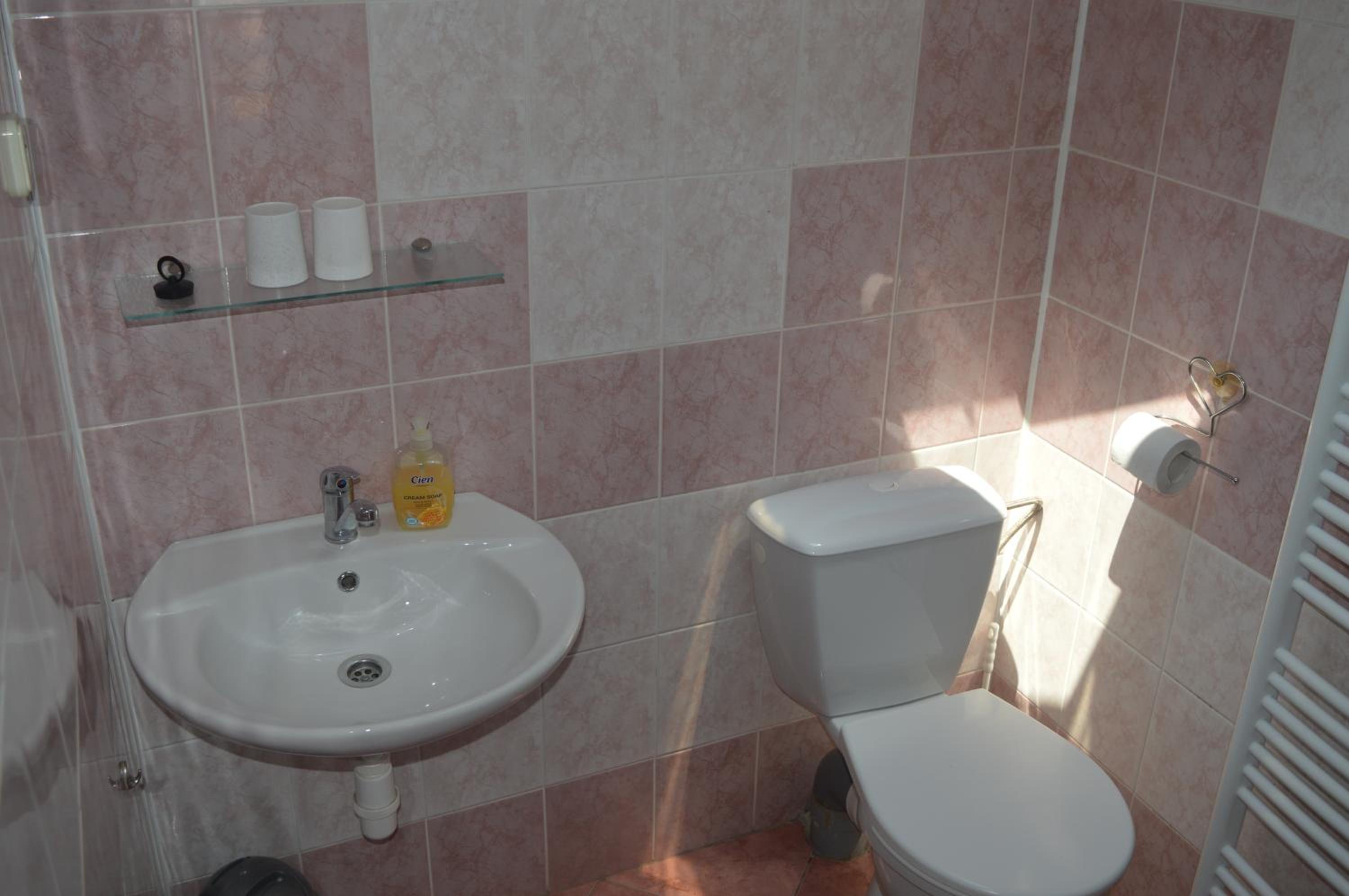 Double Room with Private Bathroom photo 1