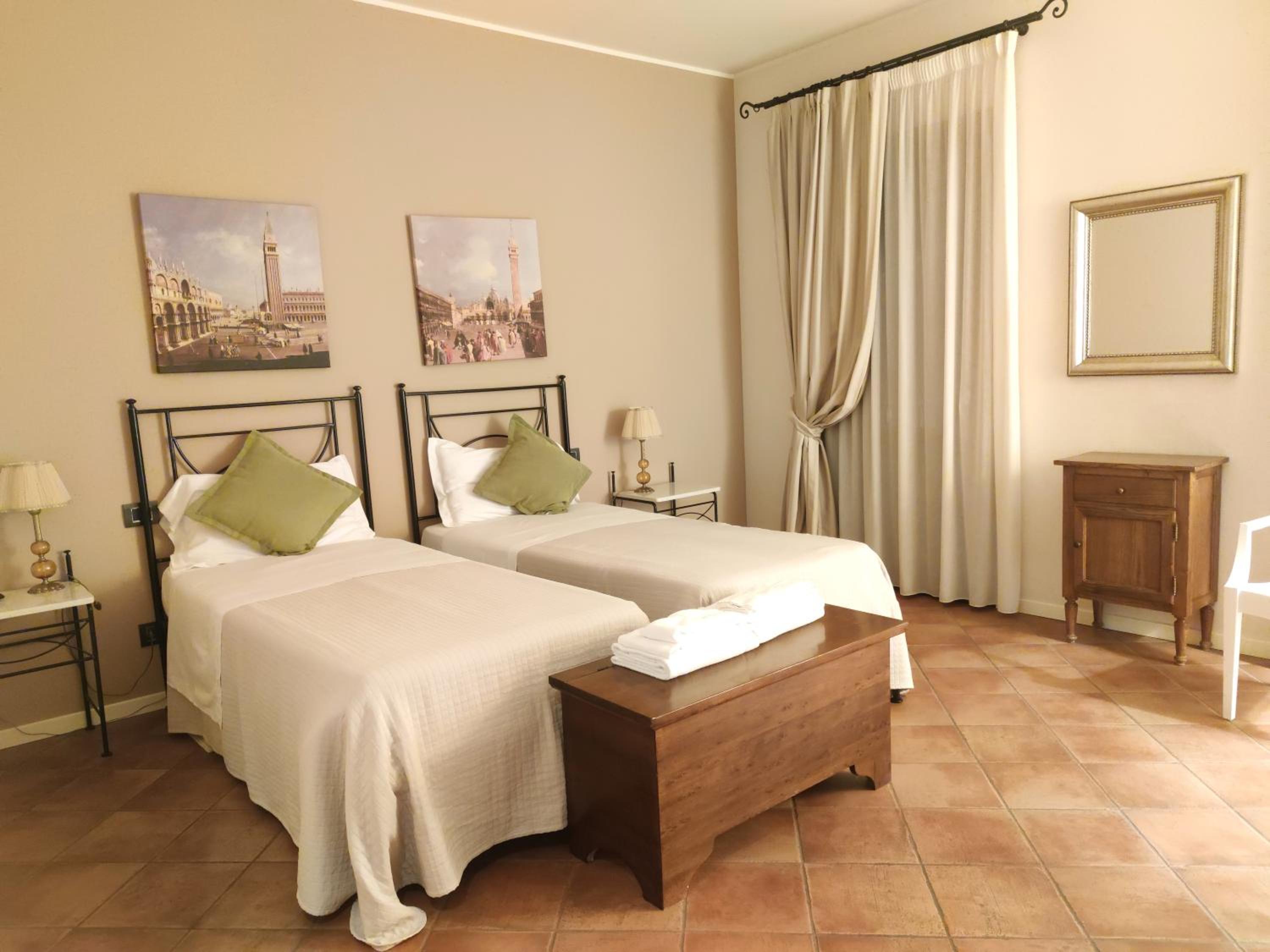 Double Room - Photo 1