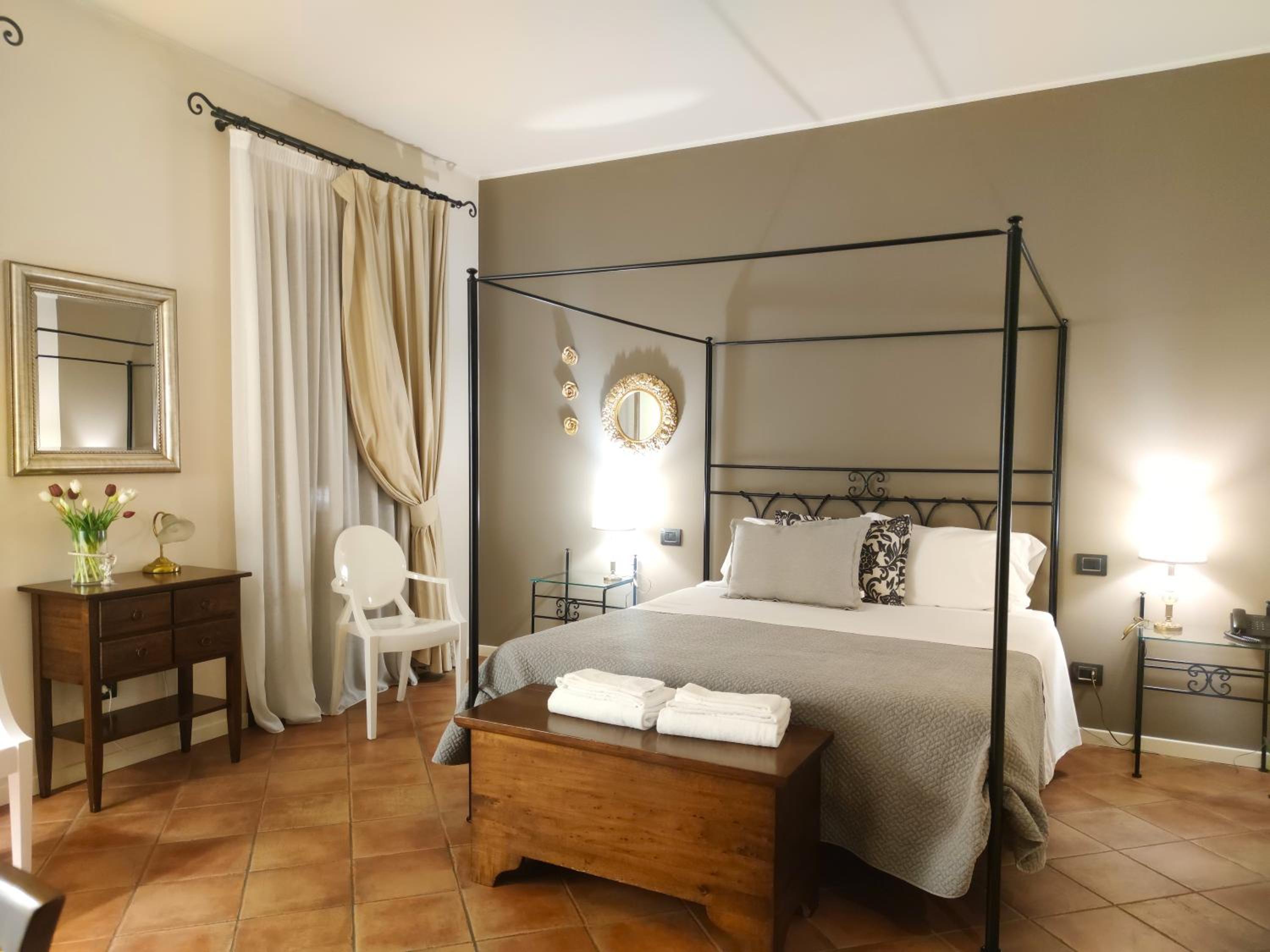 Double Room - Photo 5
