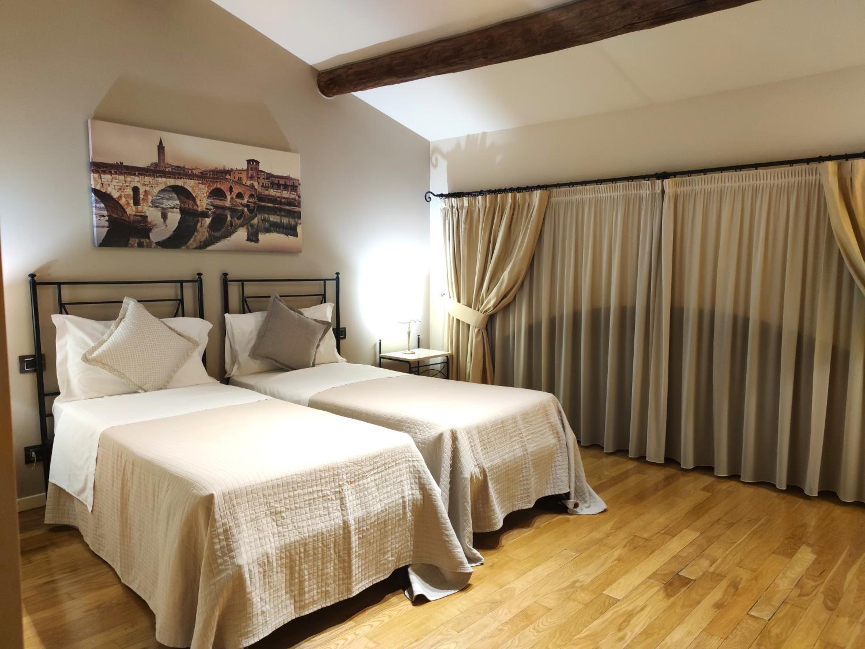 Double Room - Photo 10