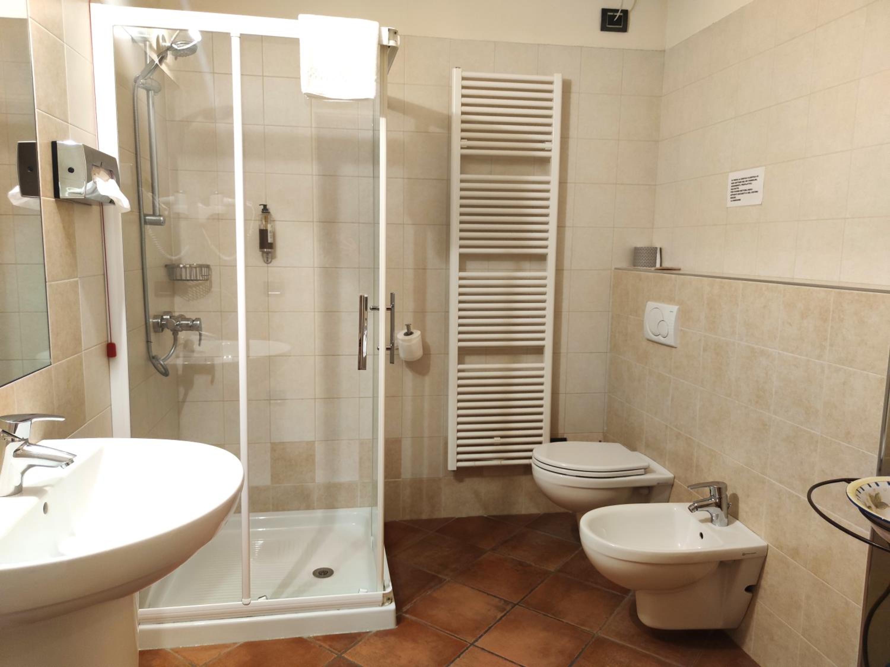 Double Room - Photo 8