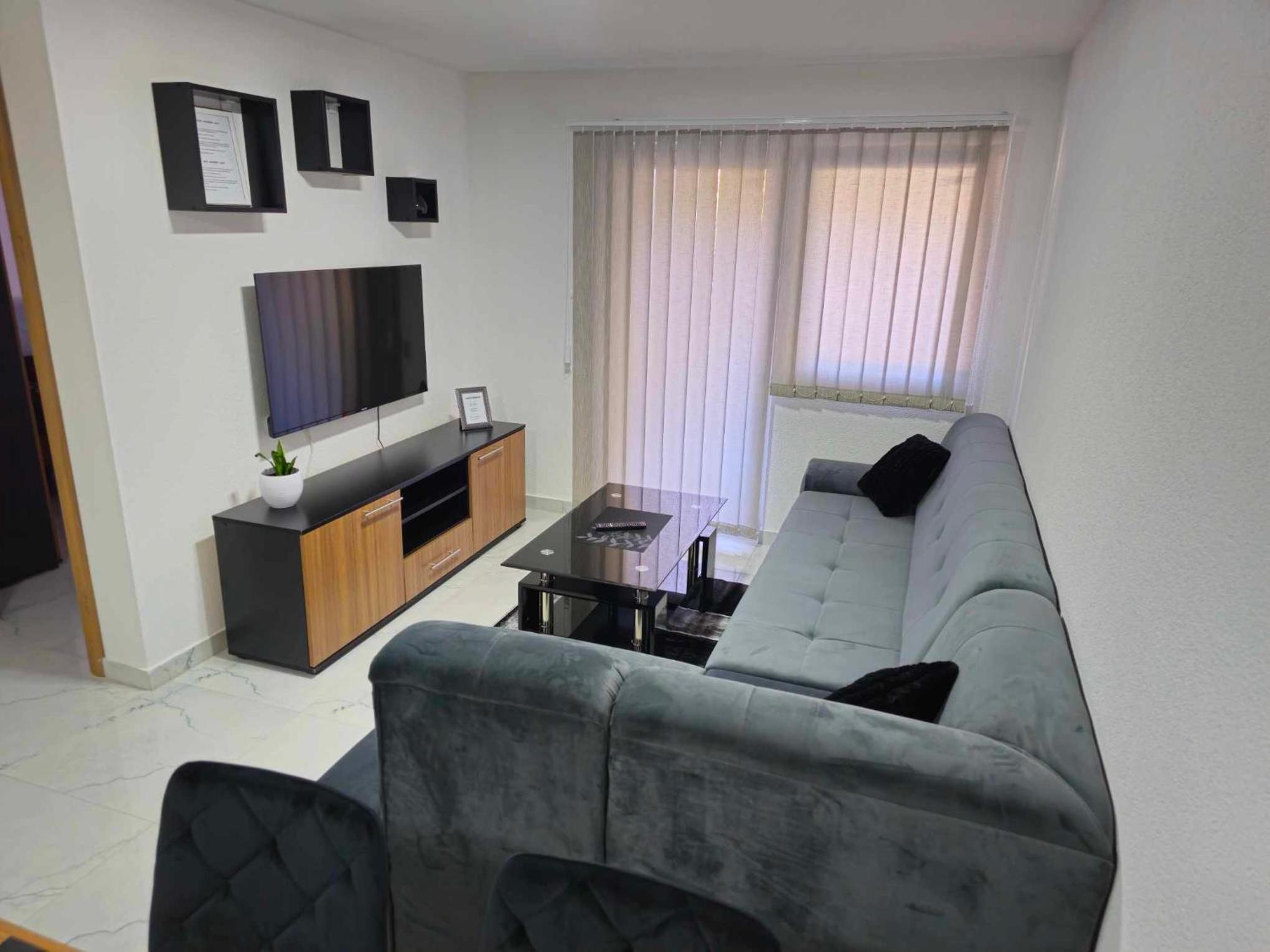 Apartment with Balcony photo 3