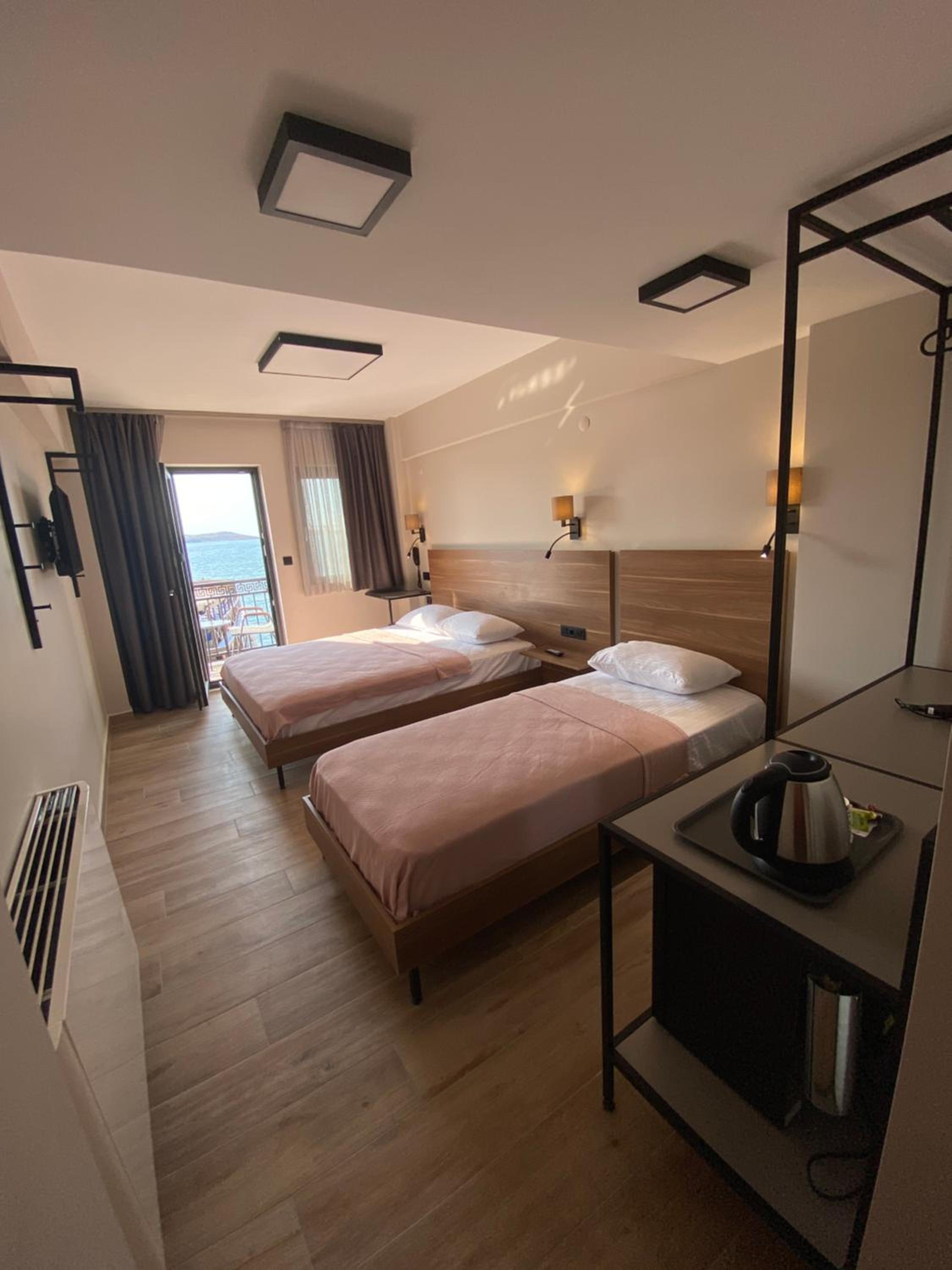 Standard Triple Room with Sea View photo 3