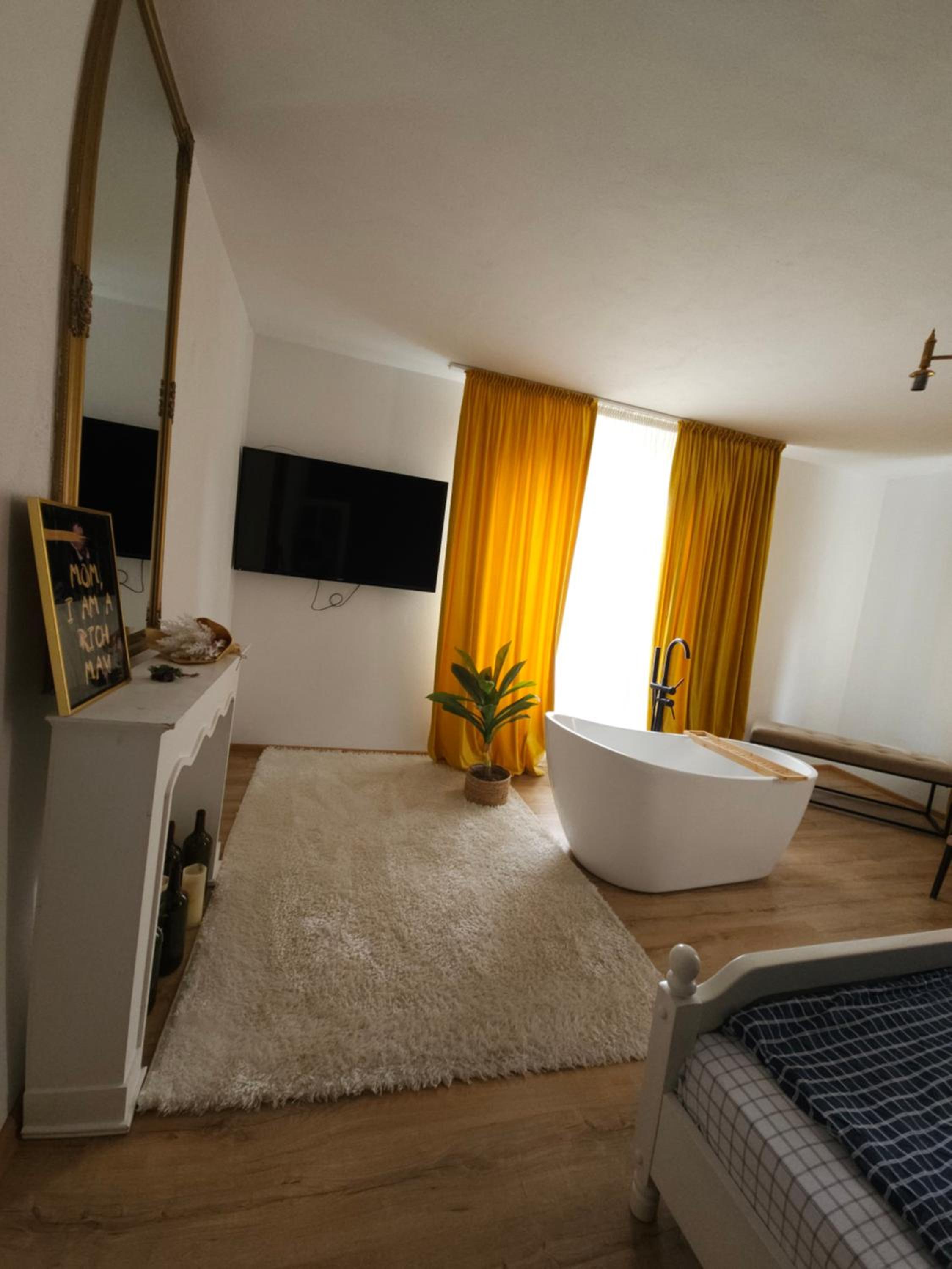 Deluxe Suite With Spa Bath
