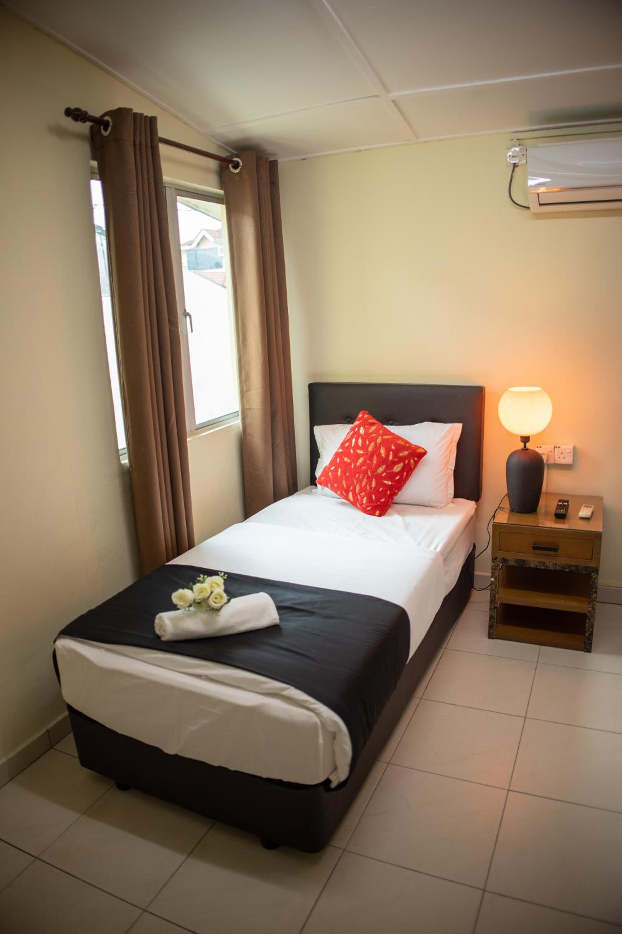 Deluxe Triple Room - Photo 11