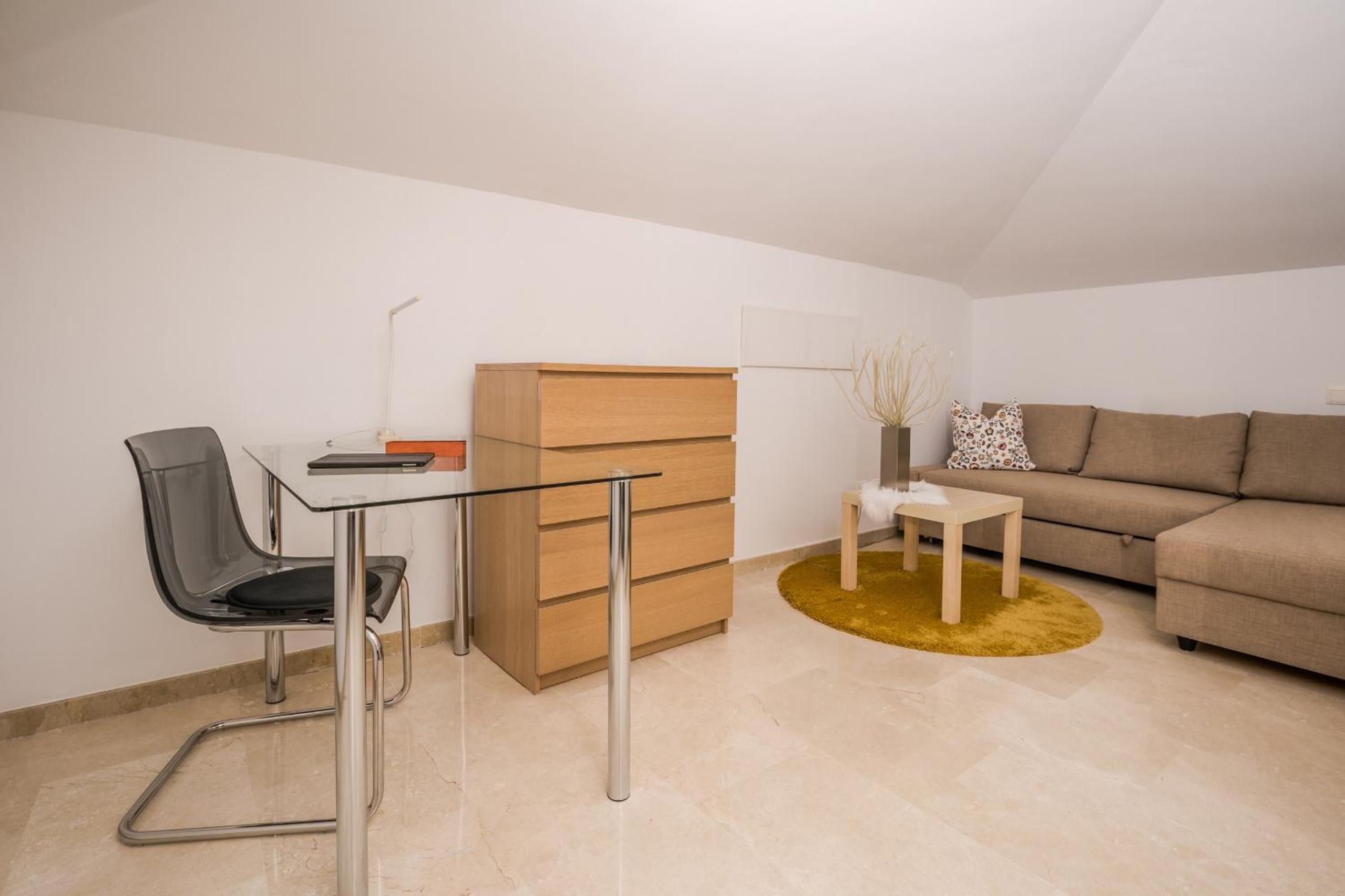Deluxe Apartment photo 2