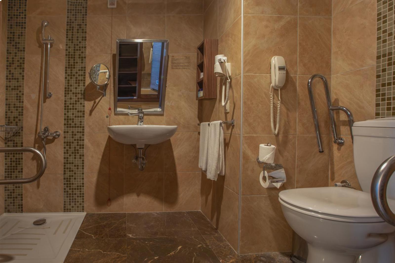 Queen Room - Disability Access