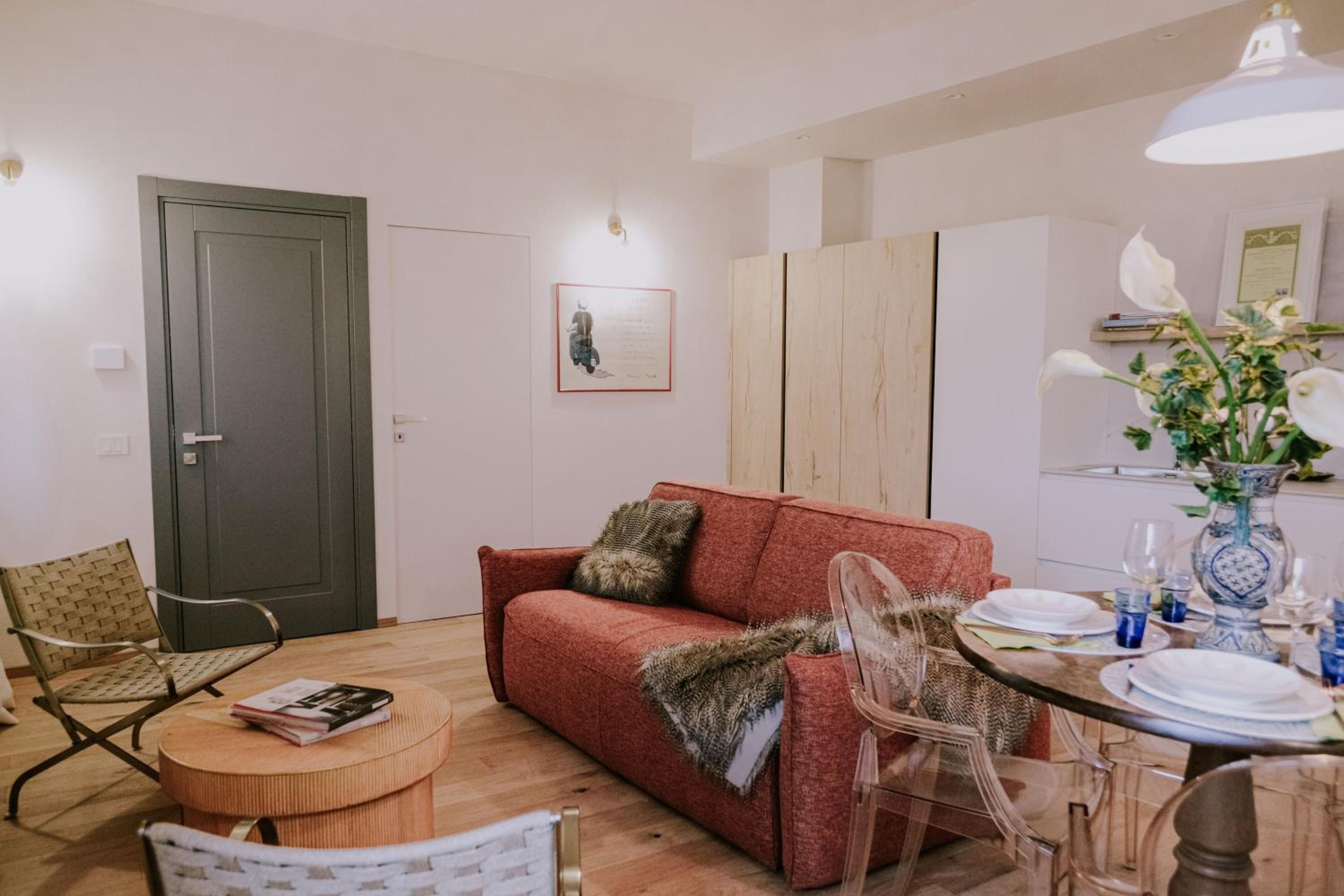 One-Bedroom Apartment photo 1