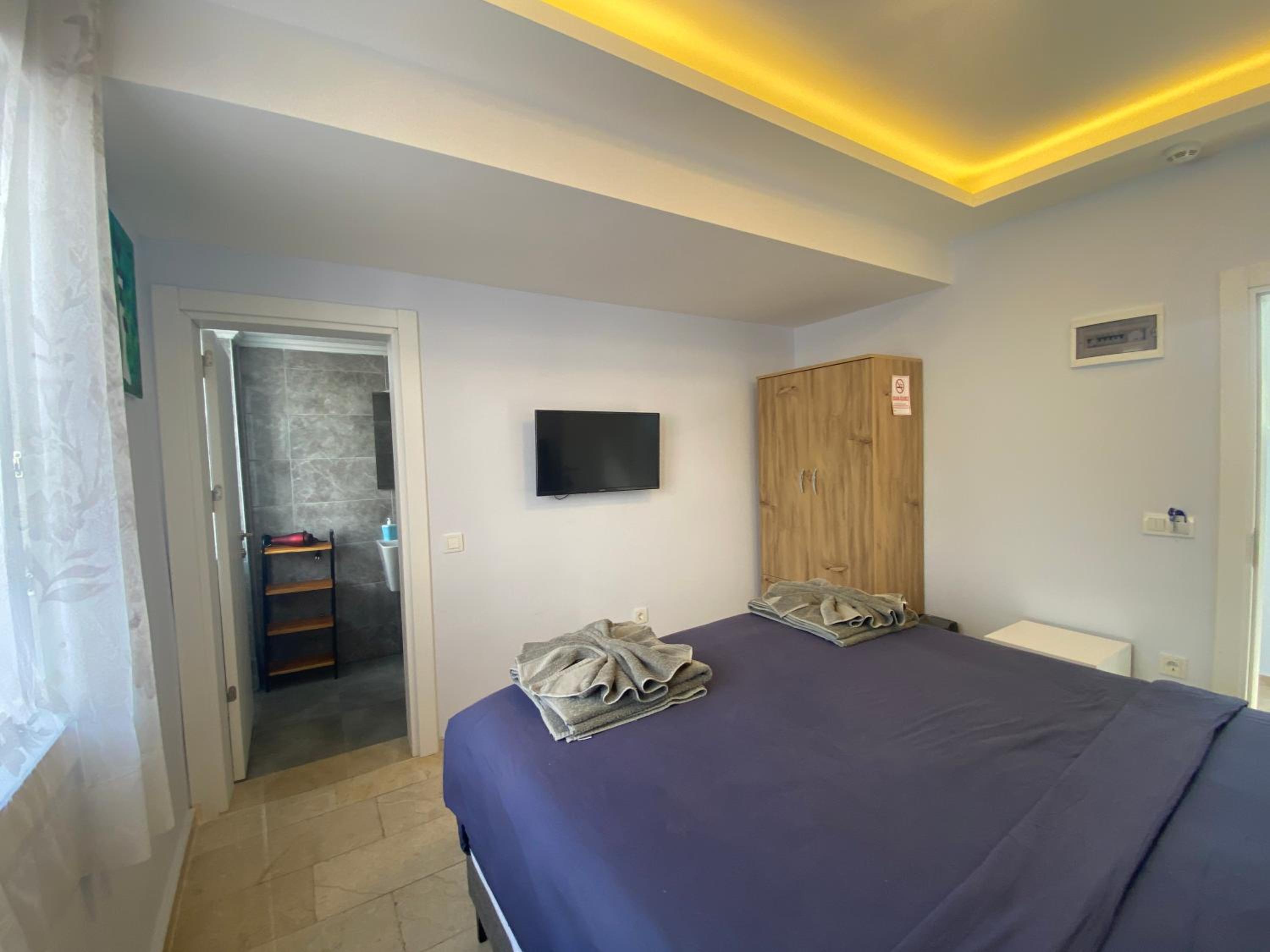 Double Room with Mountain View - Photo 1