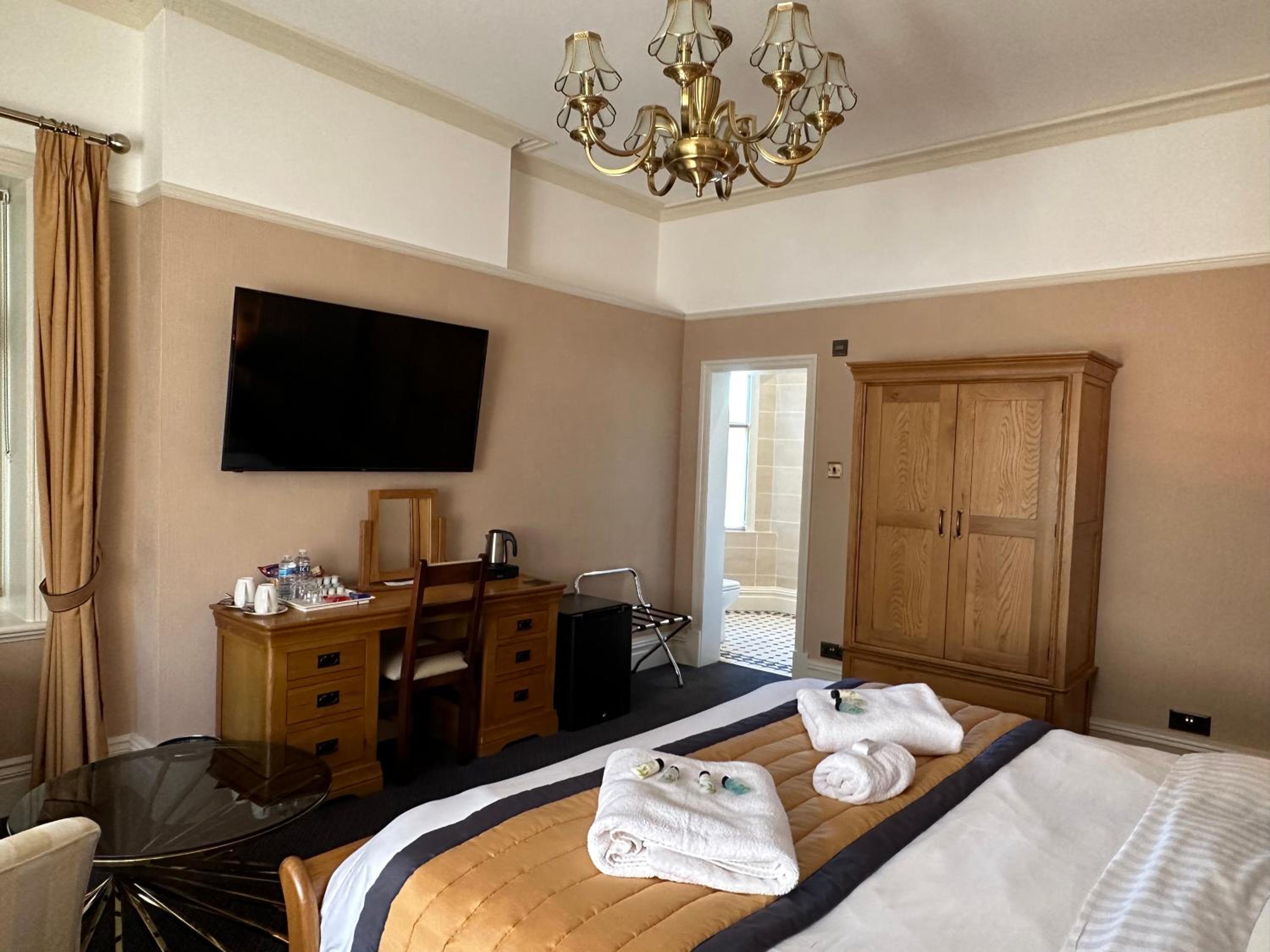 Deluxe Double Room with Bath - Photo 28