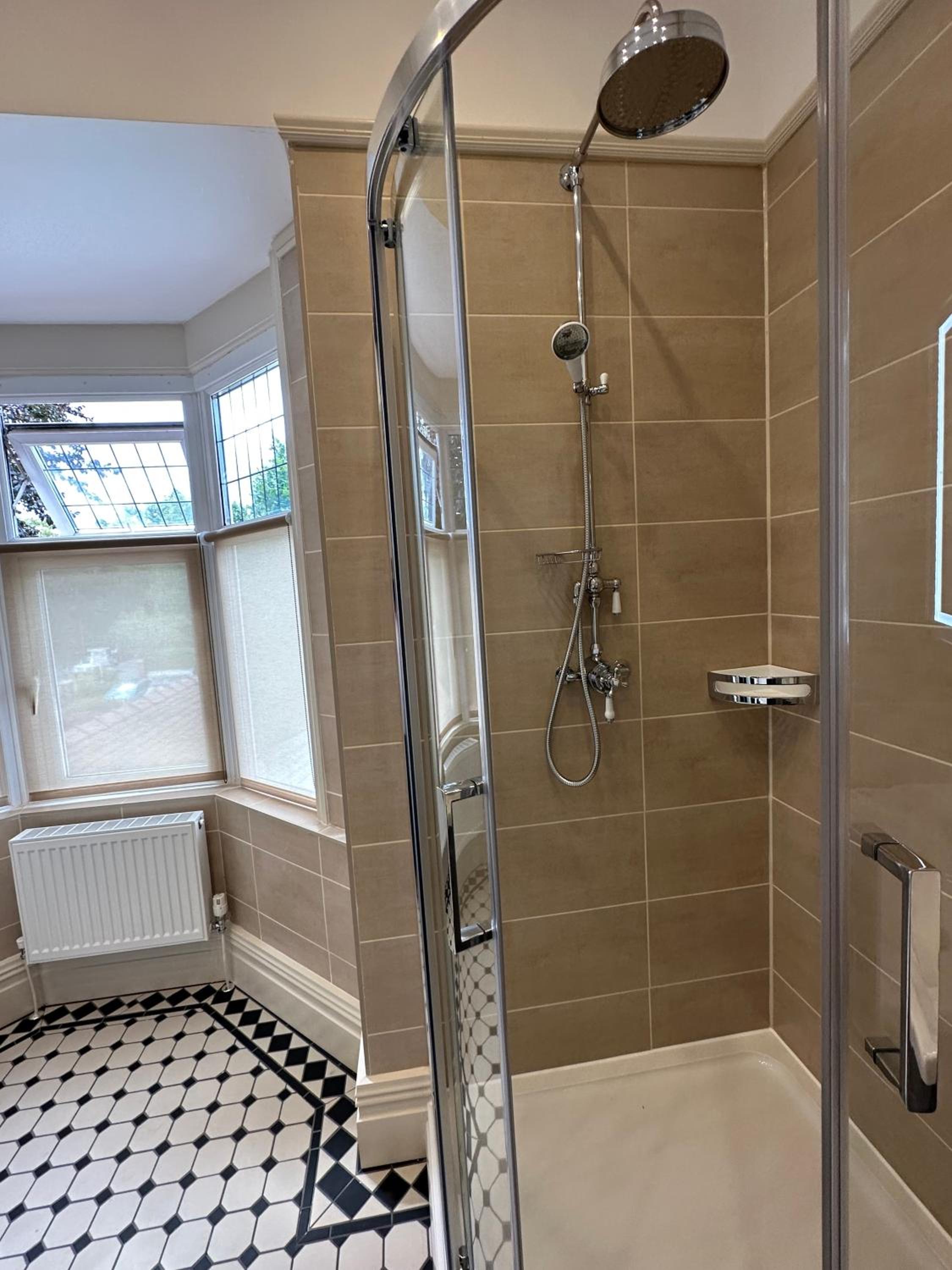 Deluxe Double Room with Bath - Photo 11