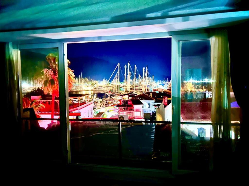 Deluxe Double Room with Sea View - Photo 2