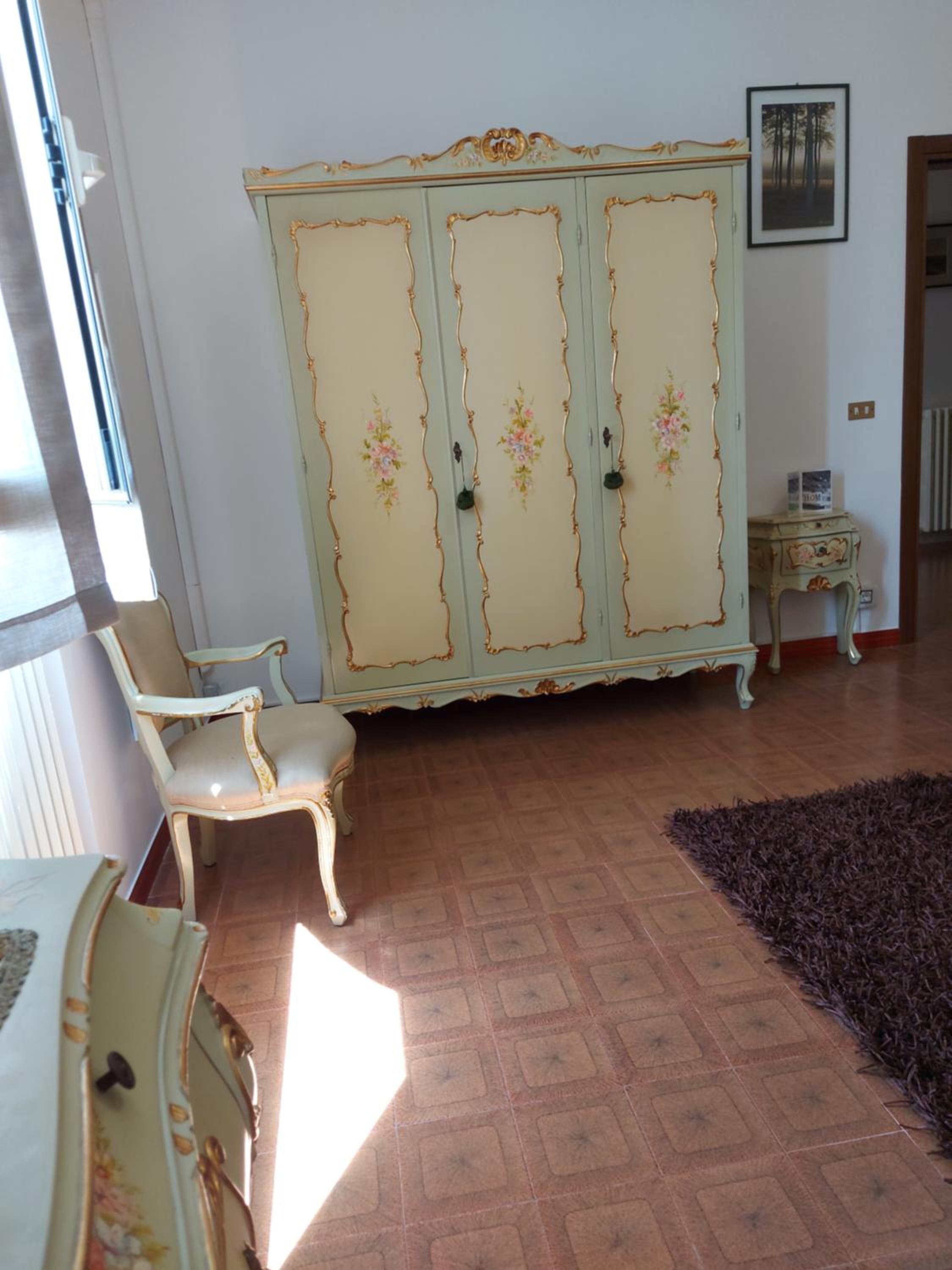 Standard King Room - Photo 8