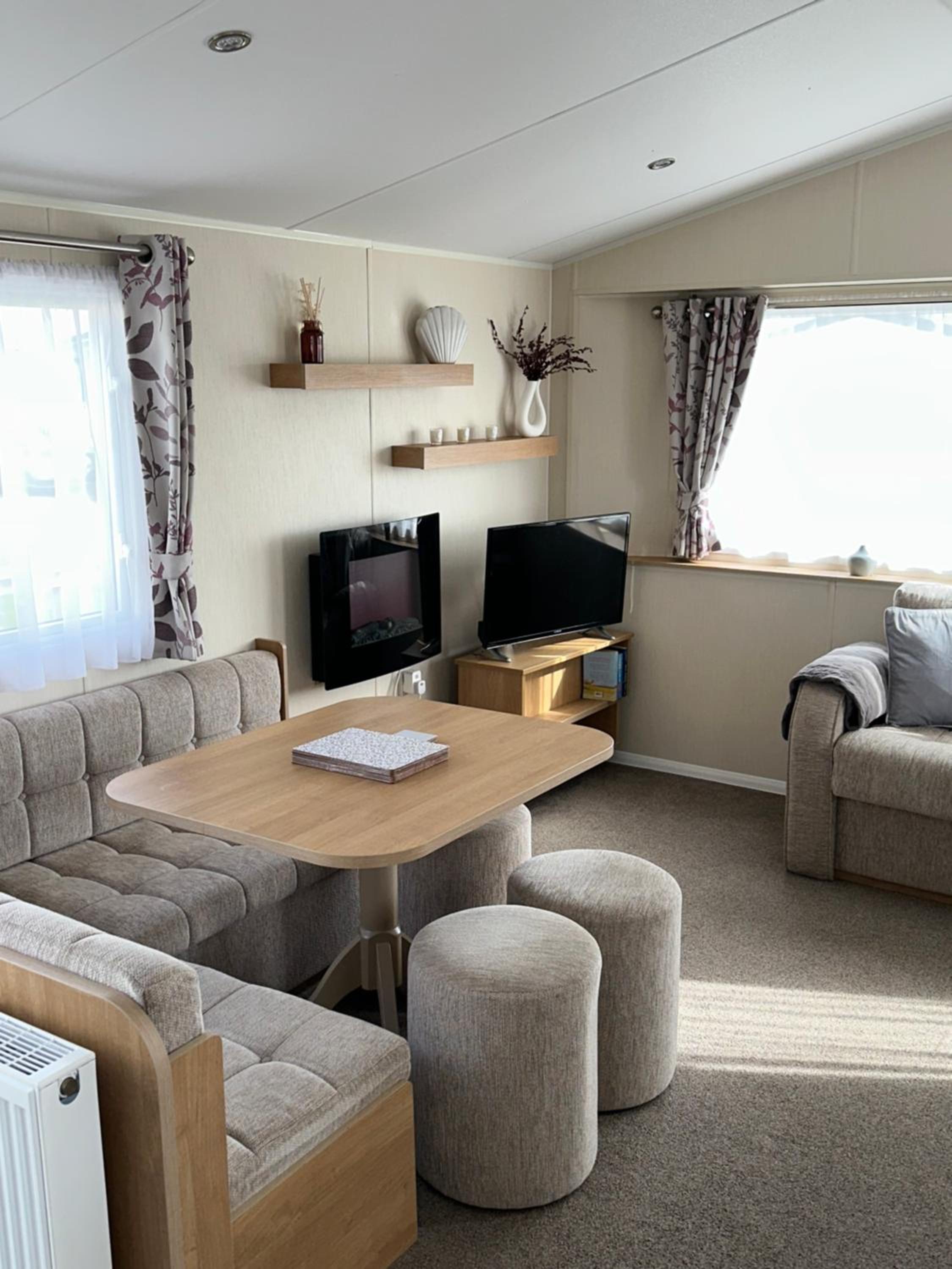 Mobile Home photo 2