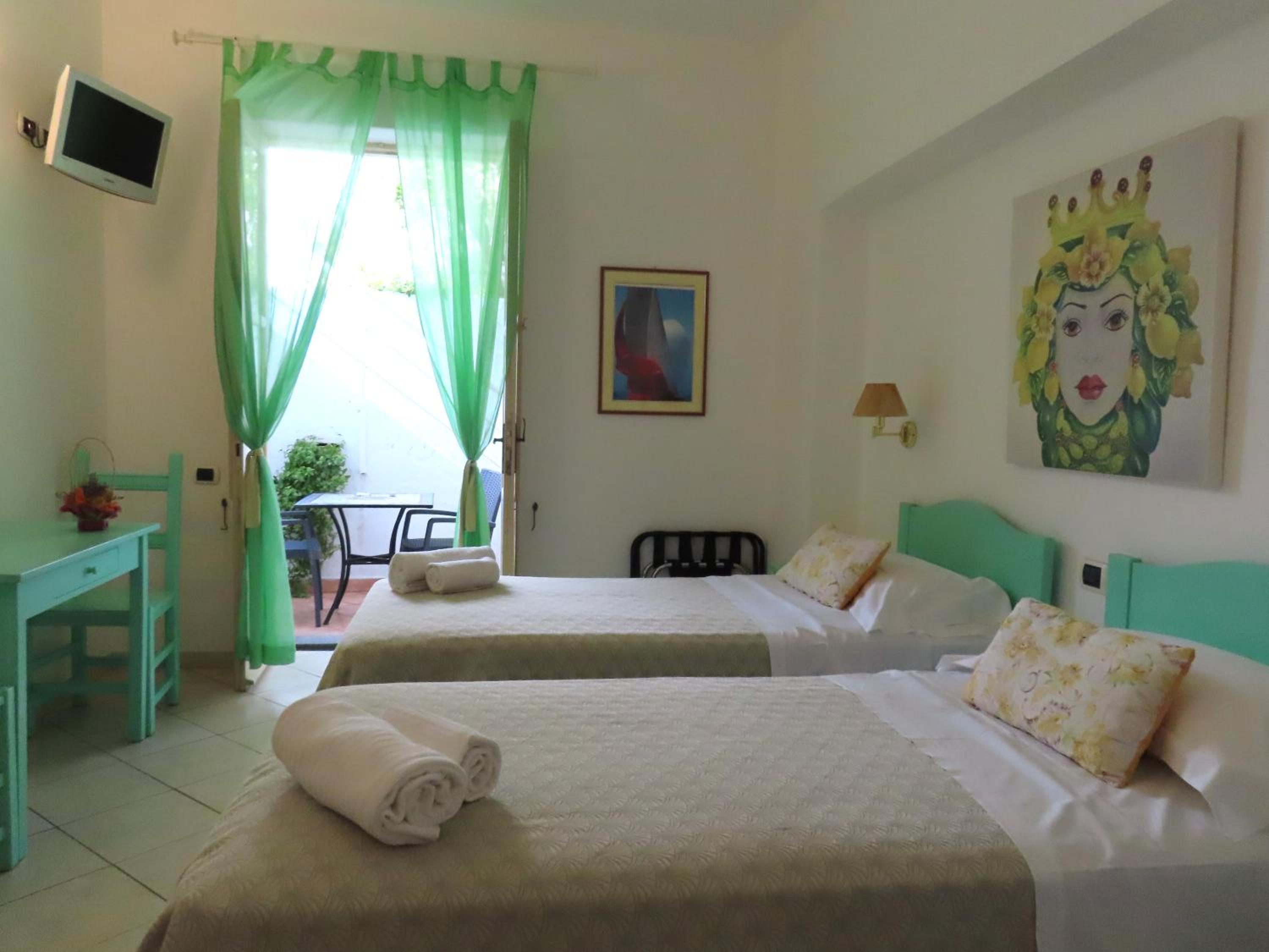 Standard Double Room - Photo 1