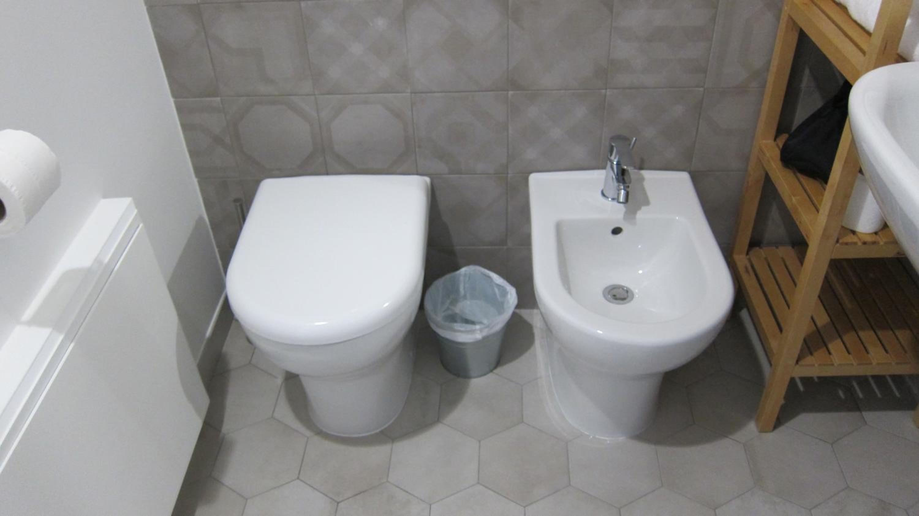 Double Room - Photo 8