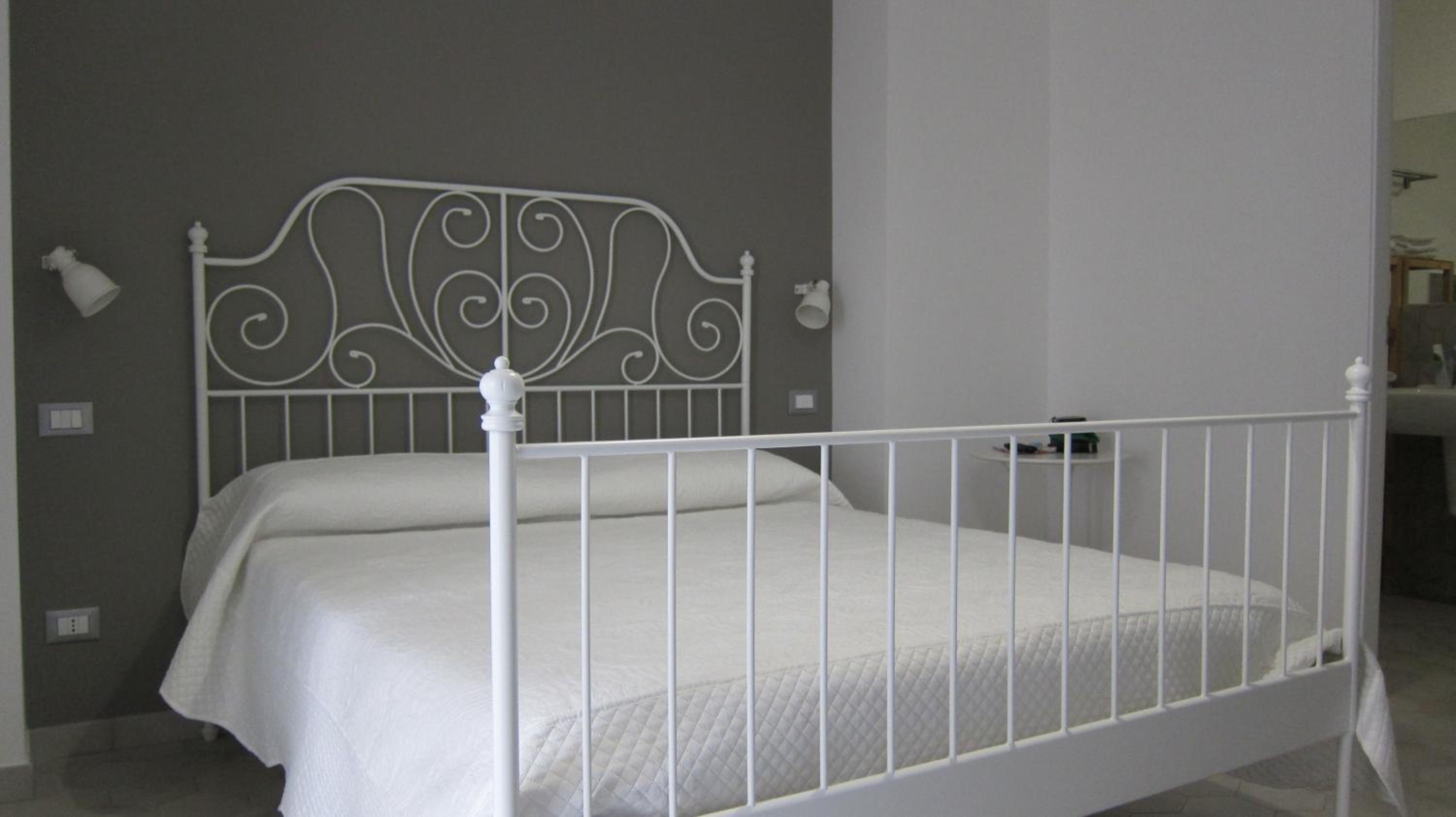 Double Room - Photo 11