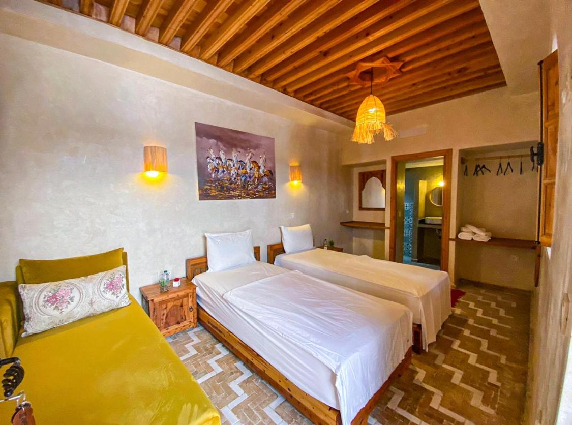 Standard Twin Room - Photo 2