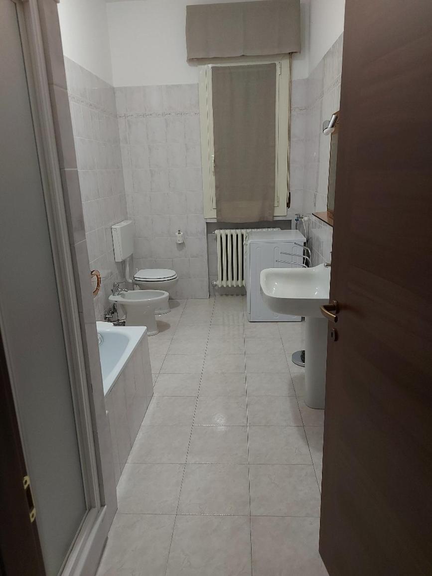 Standard King Room - Photo 5