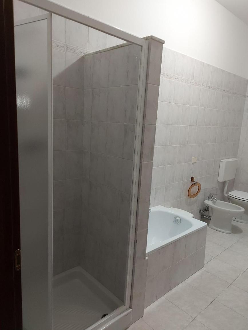 Standard King Room - Photo 6
