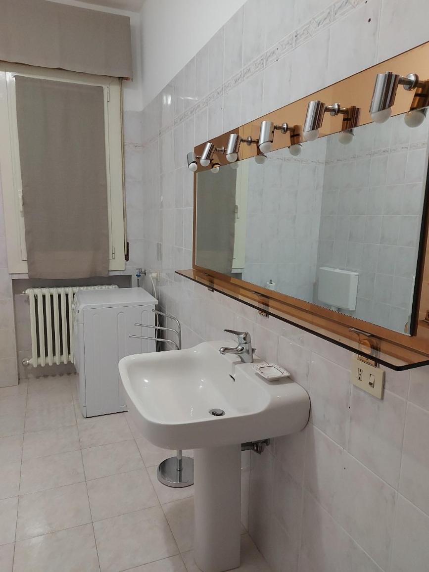 Standard King Room - Photo 7