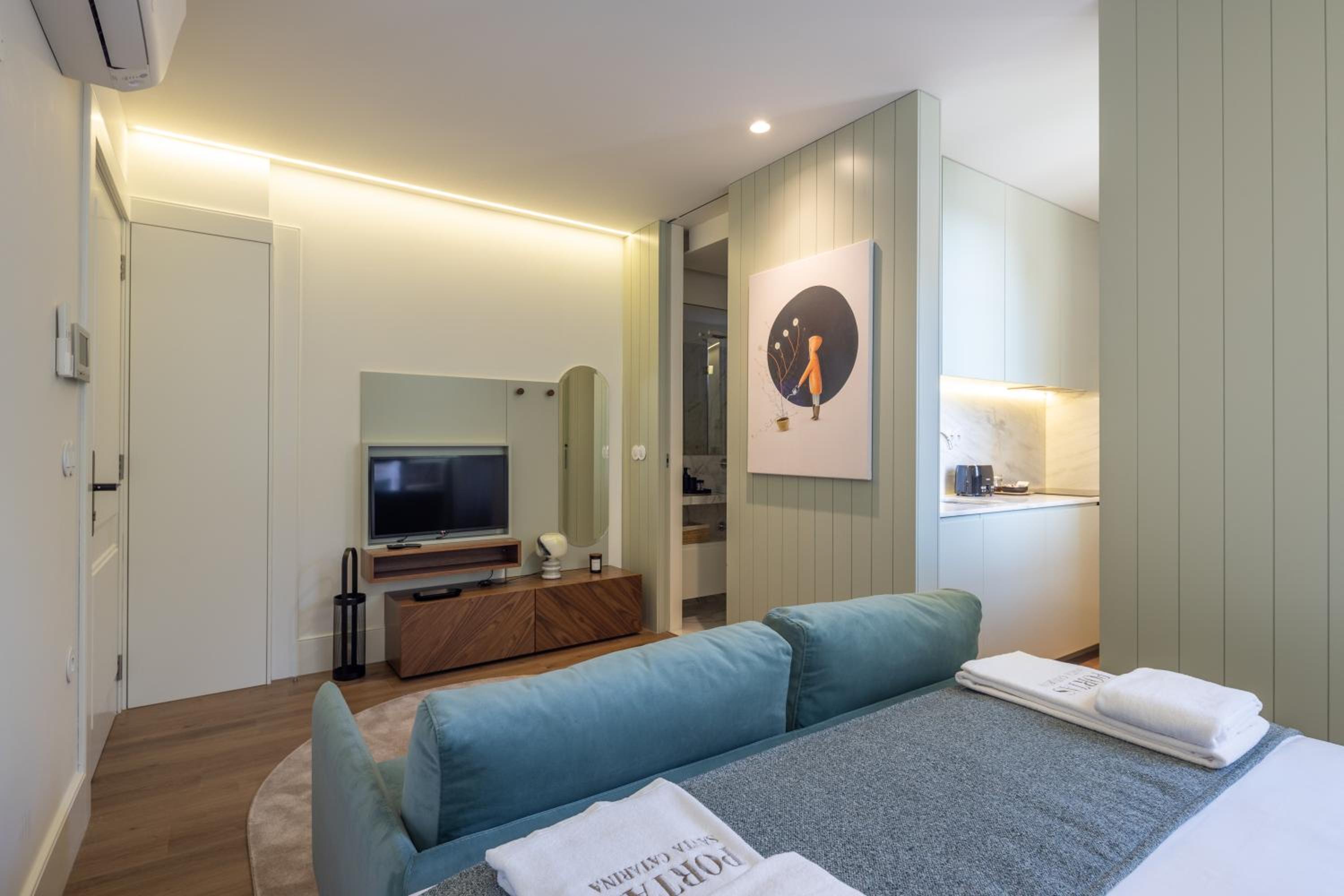 Studio Apartment with One Double Bed - Photo 3