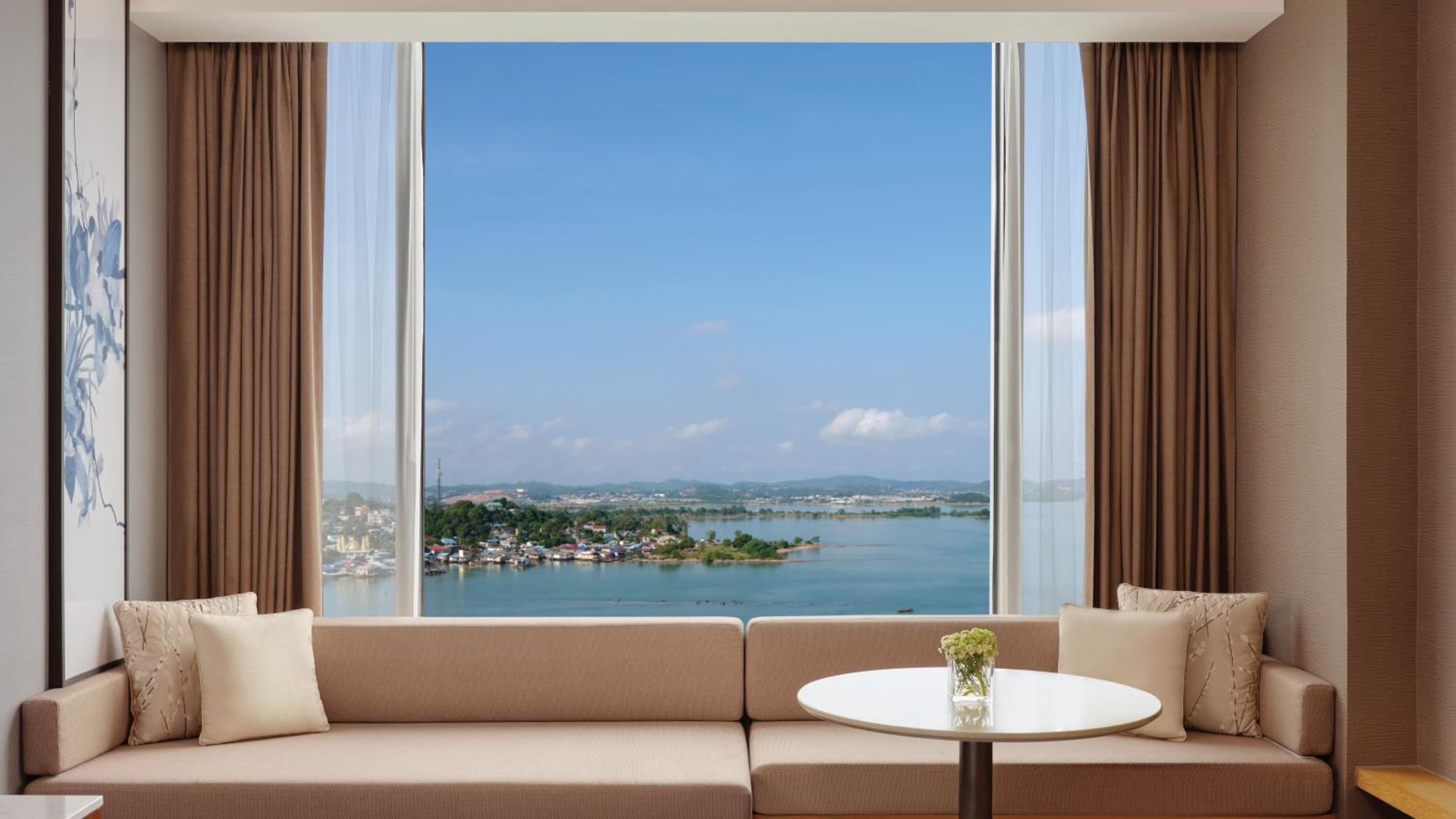 M Club lounge access, Deluxe Guest room, 1 King   - Photo 2