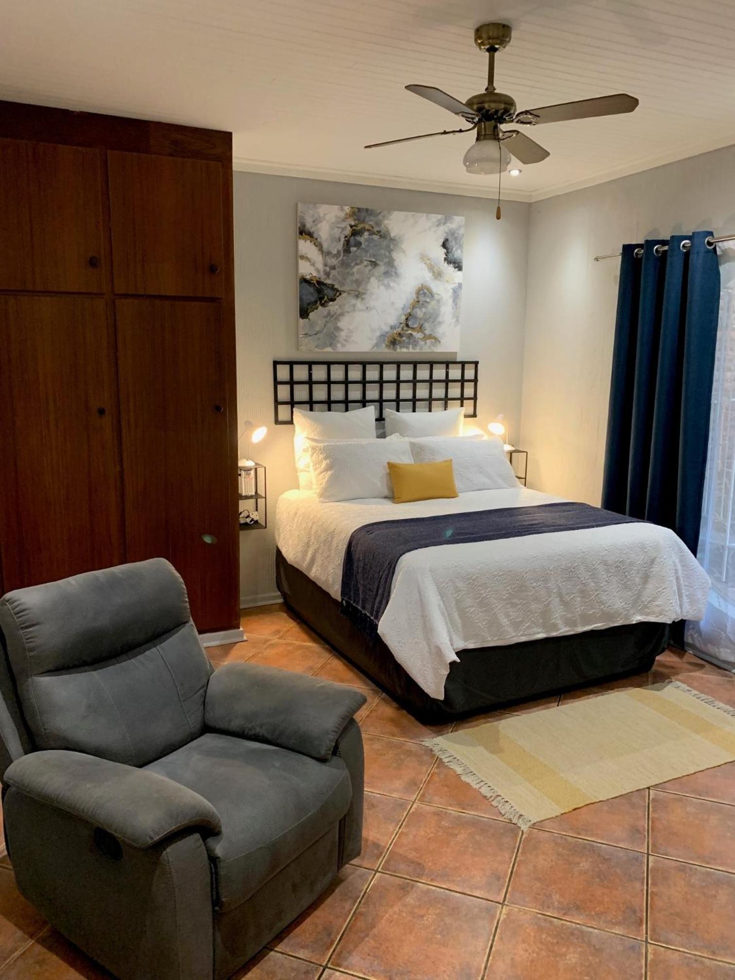 Deluxe Queen Room