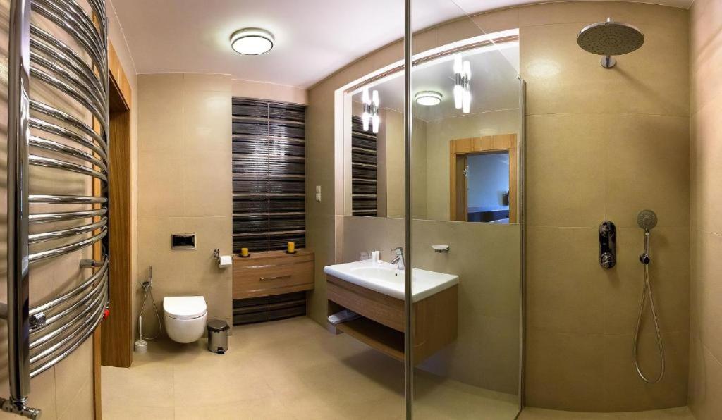Double Room with Private Bathroom - Photo 2