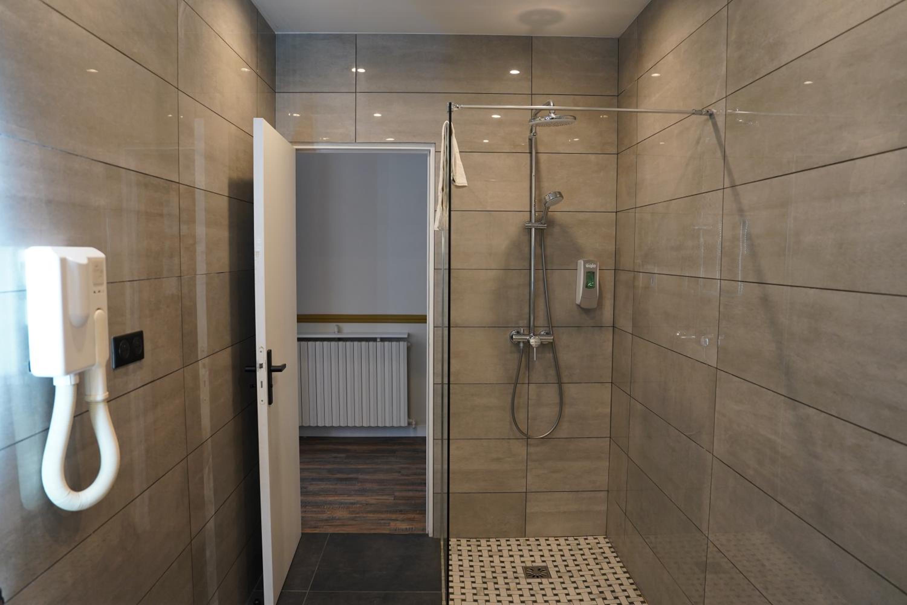Double Room with Shower photo 2