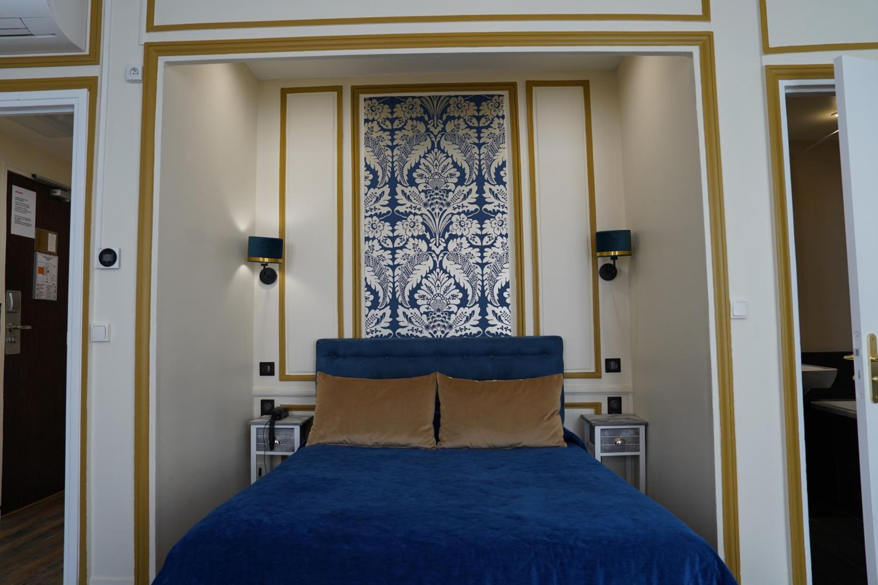 Double Room with Bath photo 3