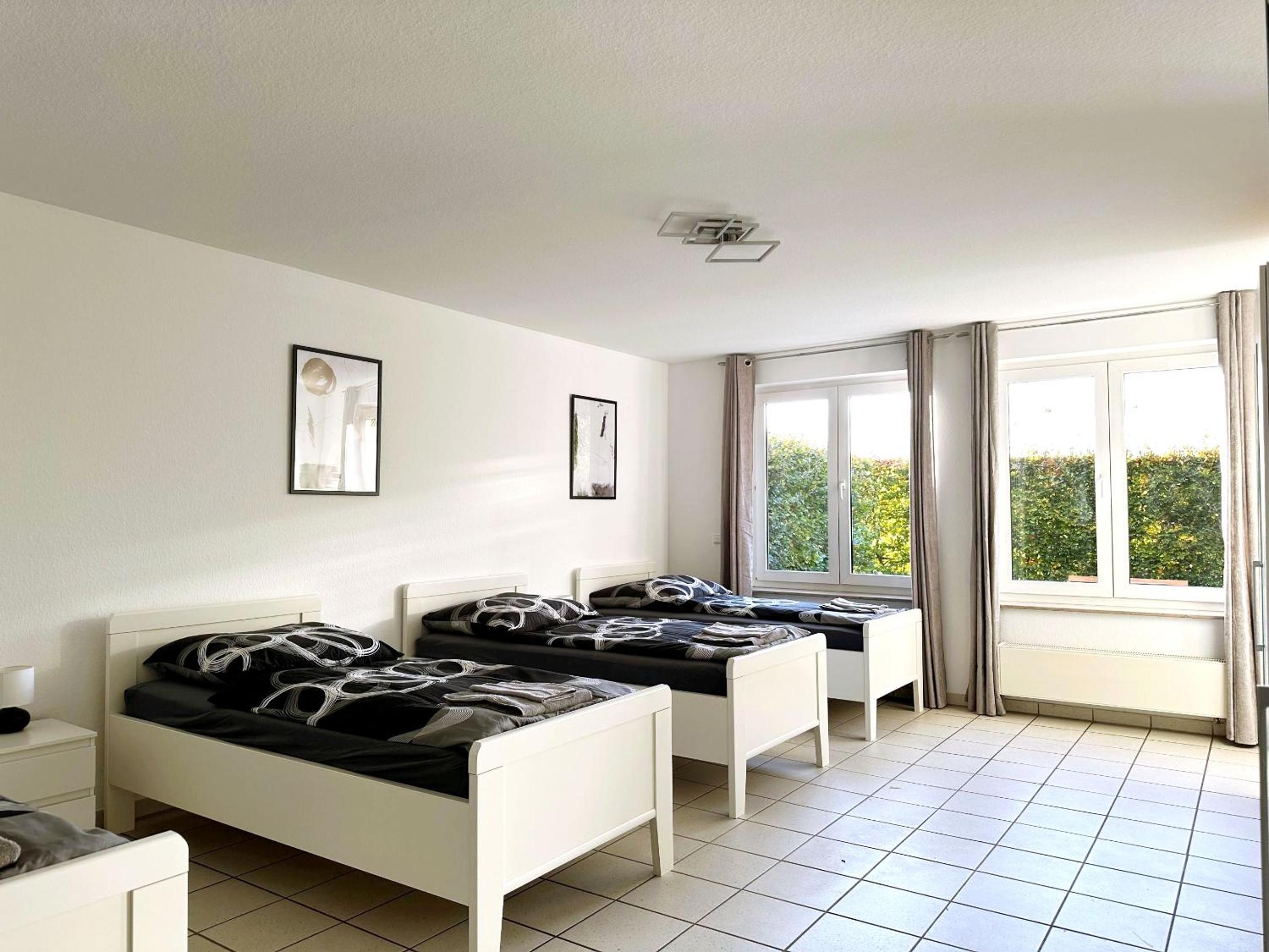 Six-Bedroom House photo 1