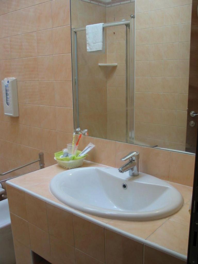 Double Room with Private Bathroom photo 2