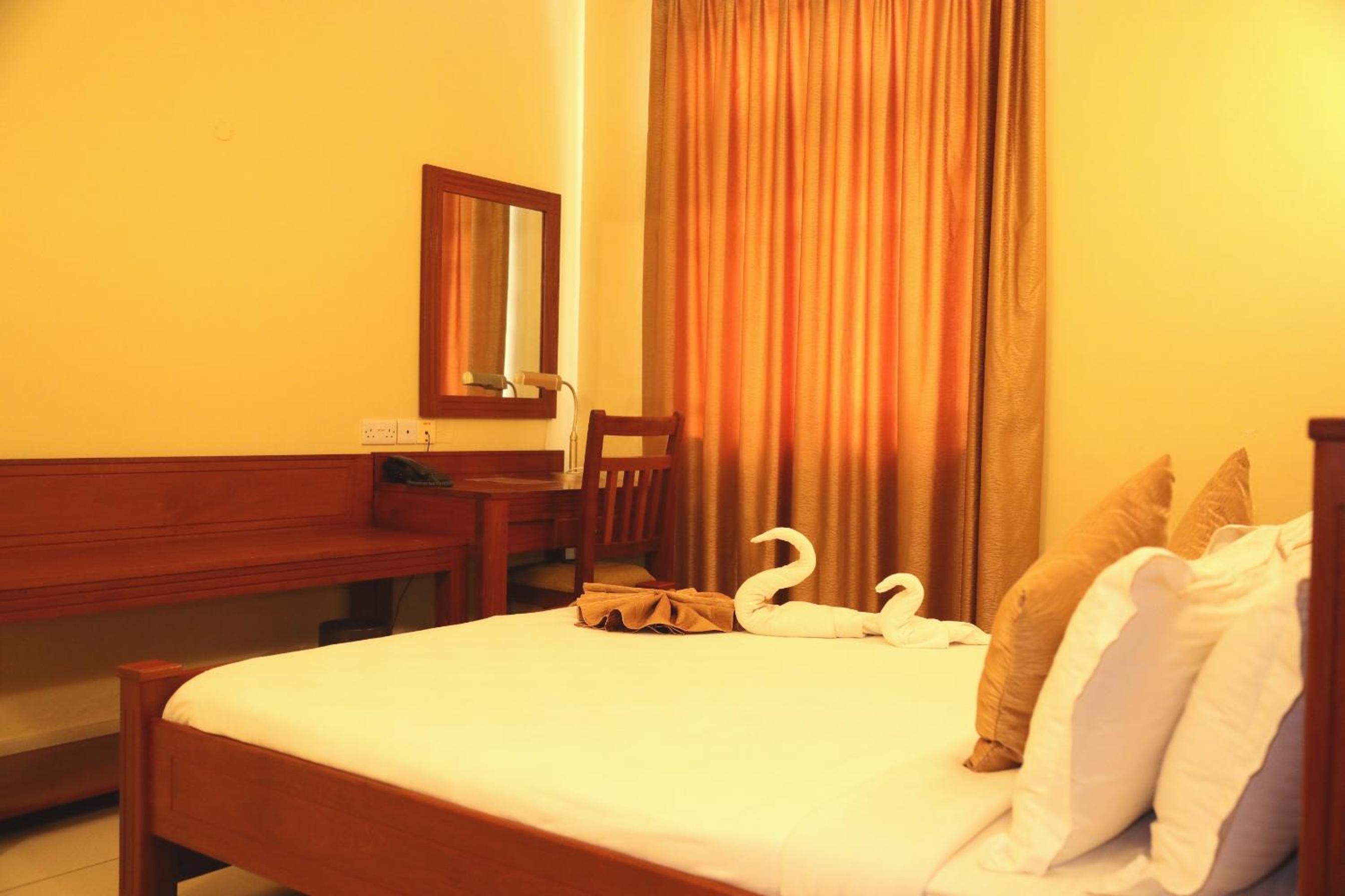 Standard Queen Room