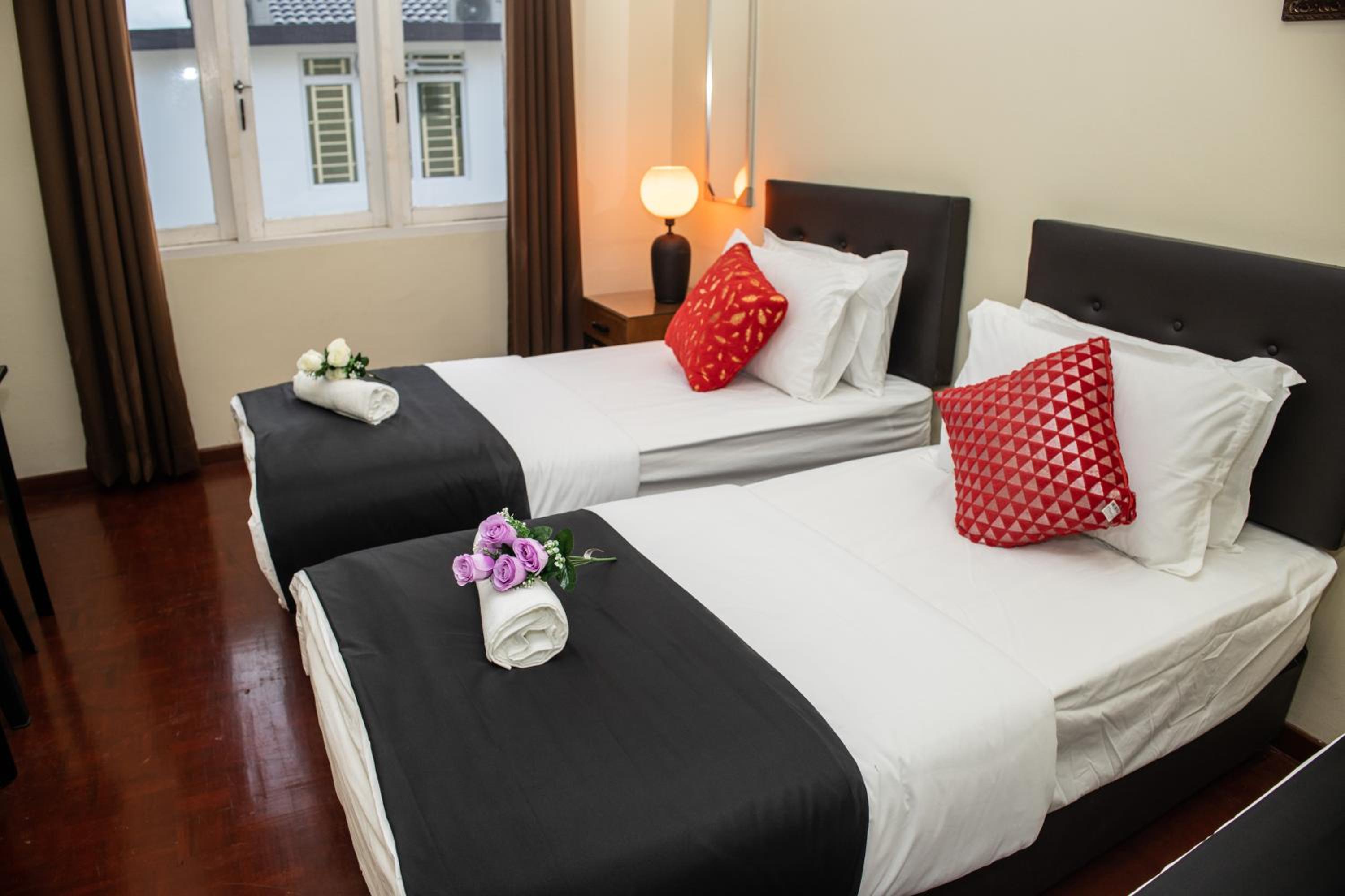 Quadruple Room with Private Bathroom - Photo 1