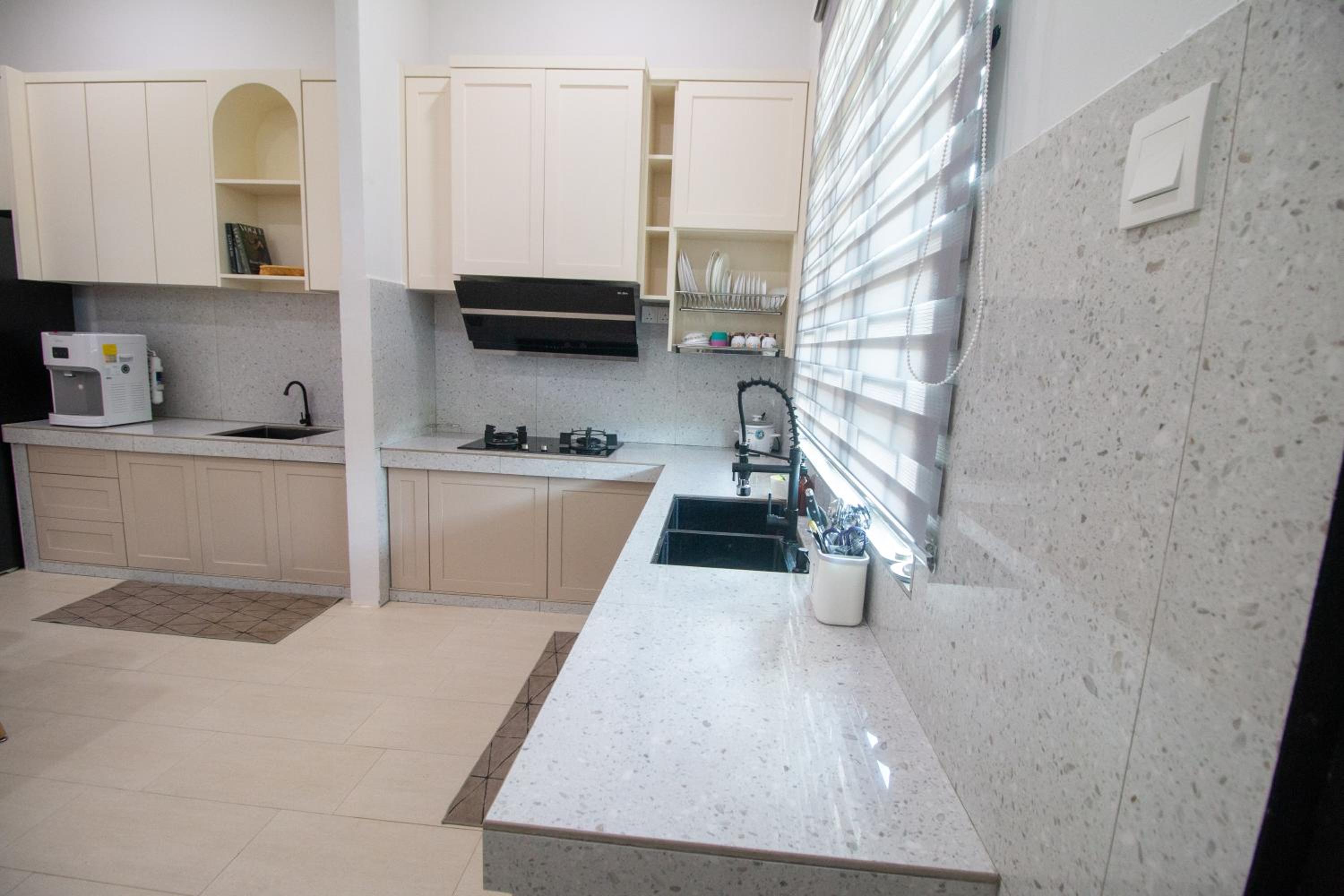 Three-Bedroom House photo 2