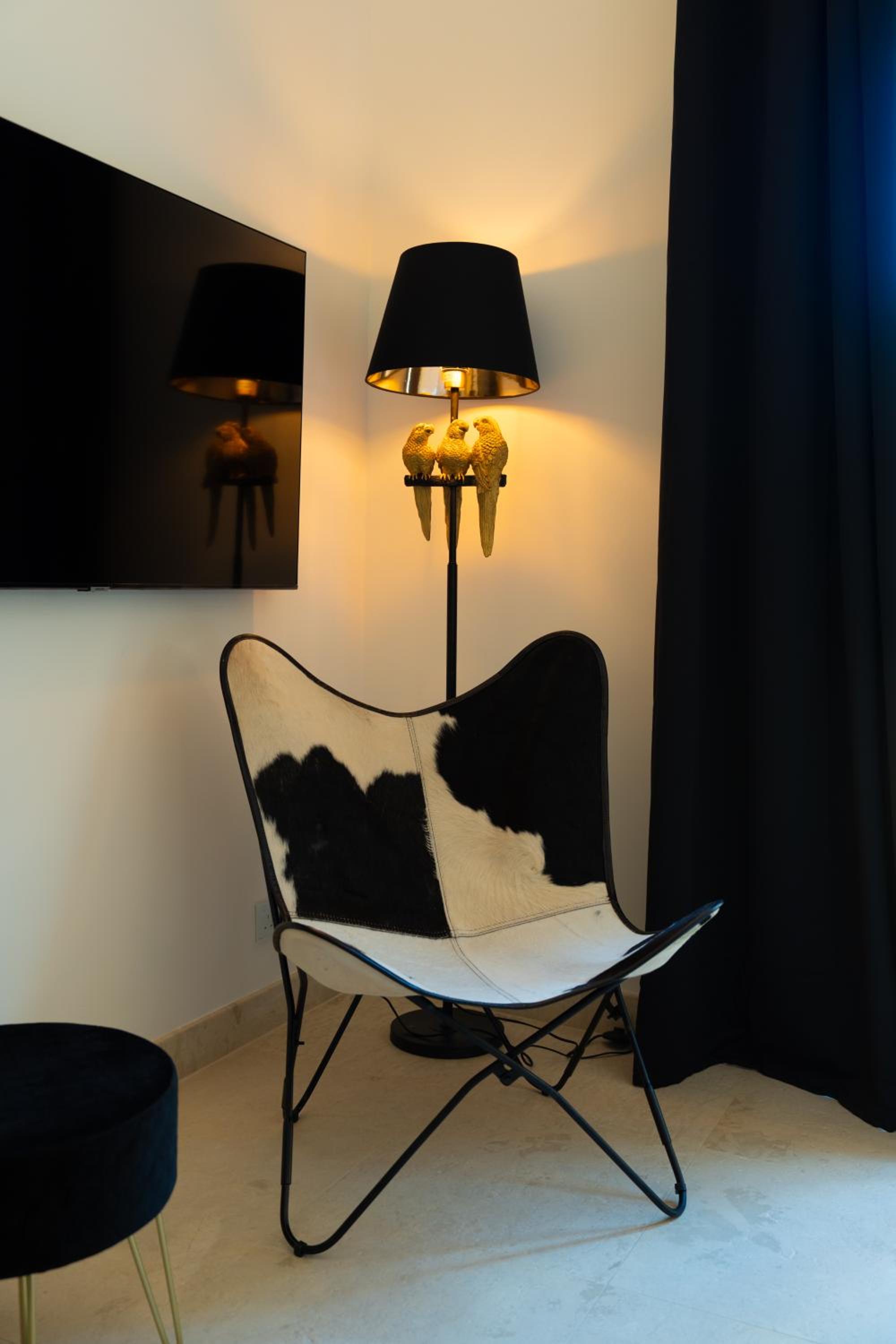 Deluxe Double Room with Balcony - Photo 5