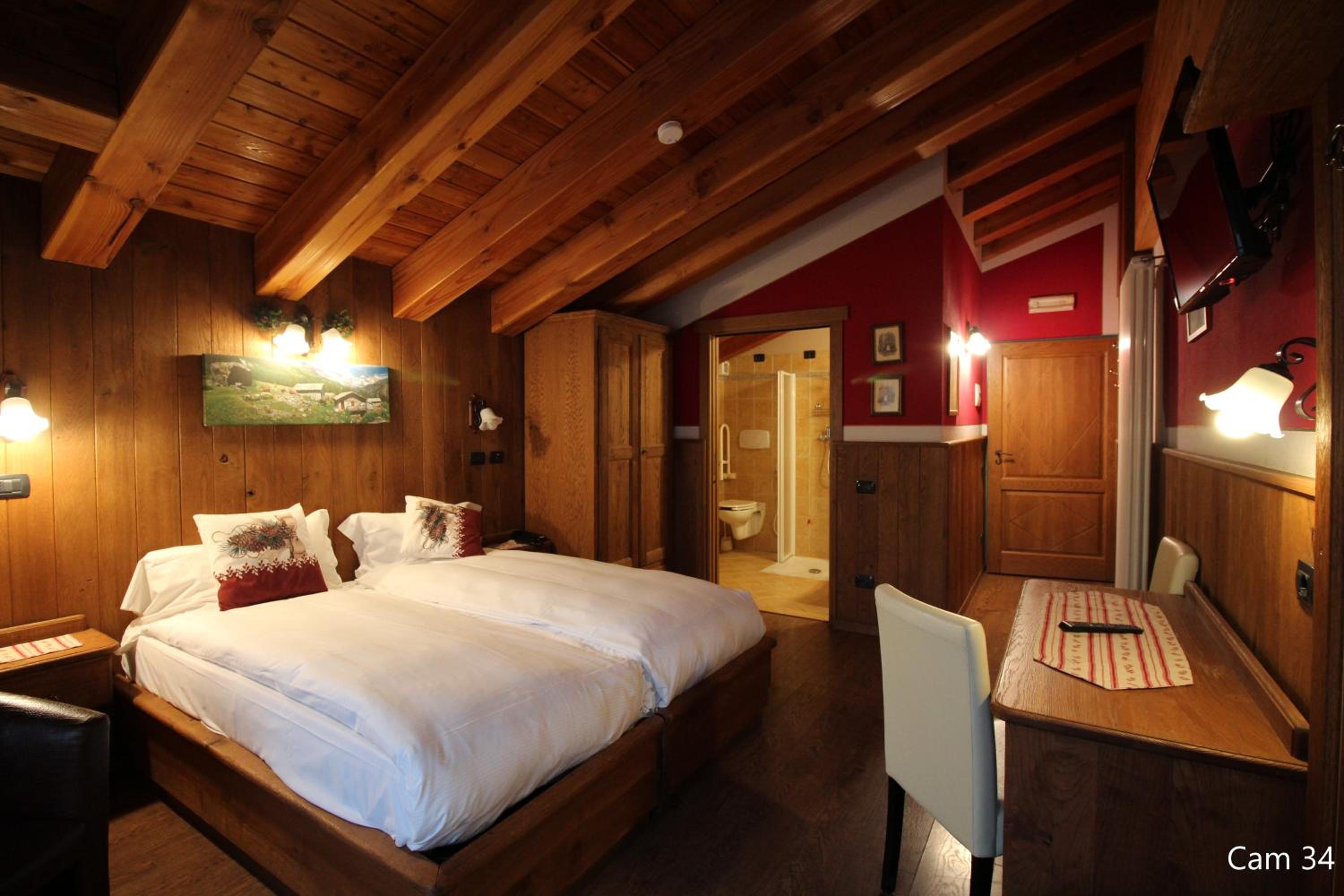 Superior Double or Twin Room photo 3