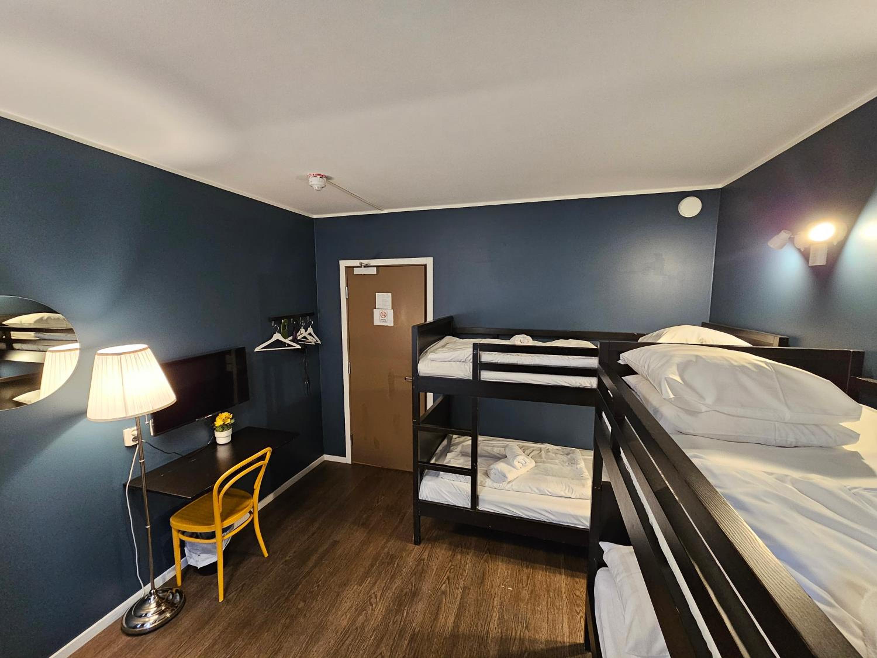 Triple Room with Private Bathroom Outside Room in Hall