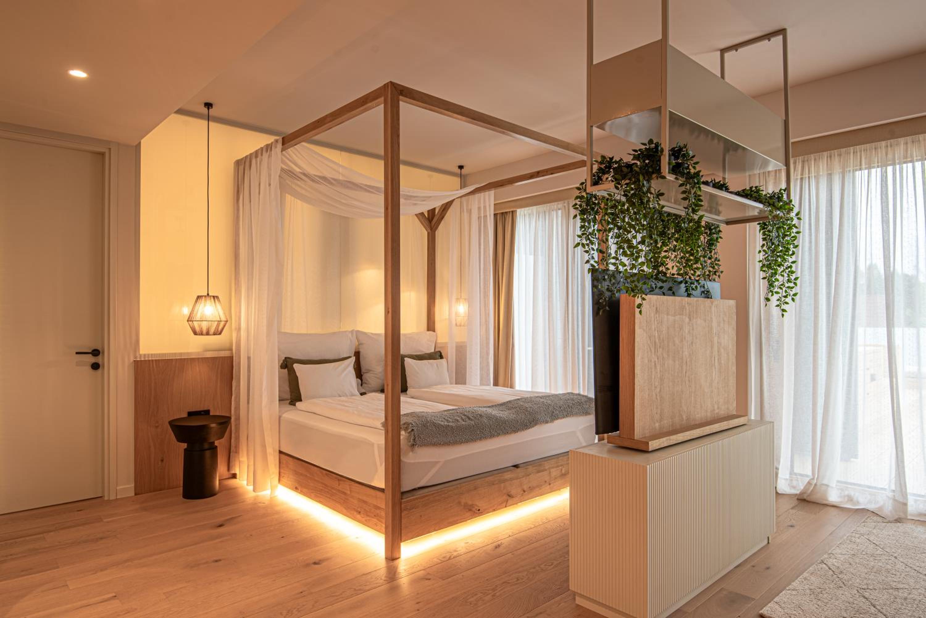 Deluxe Suite with Spa Bath - Photo 1