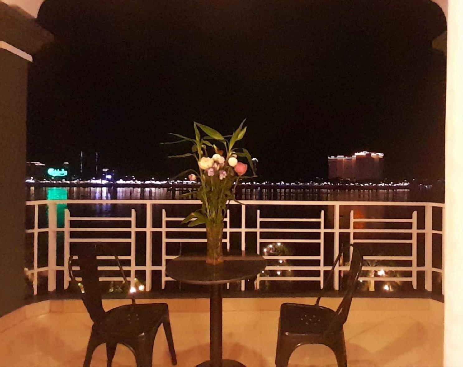 Deluxe Double Room with River View photo 2