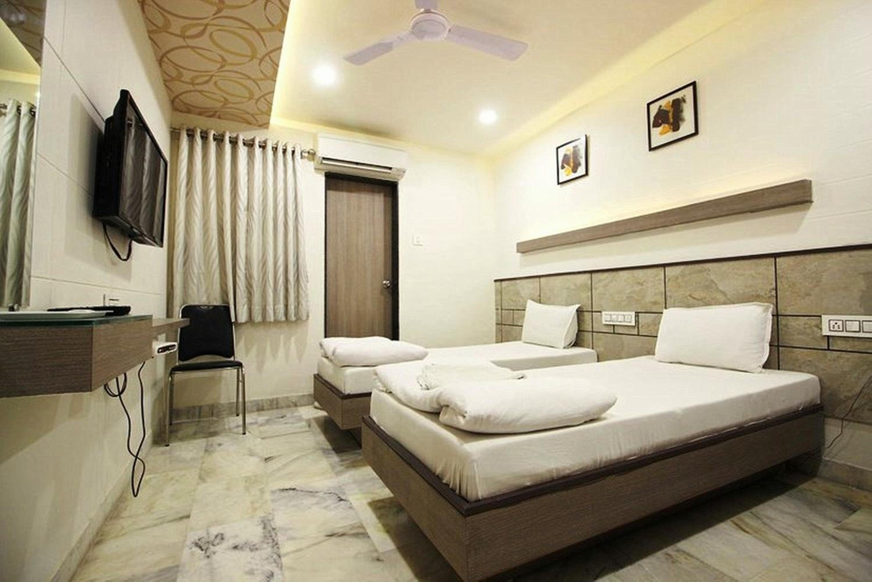 Standard Double or Twin Room - Photo 2