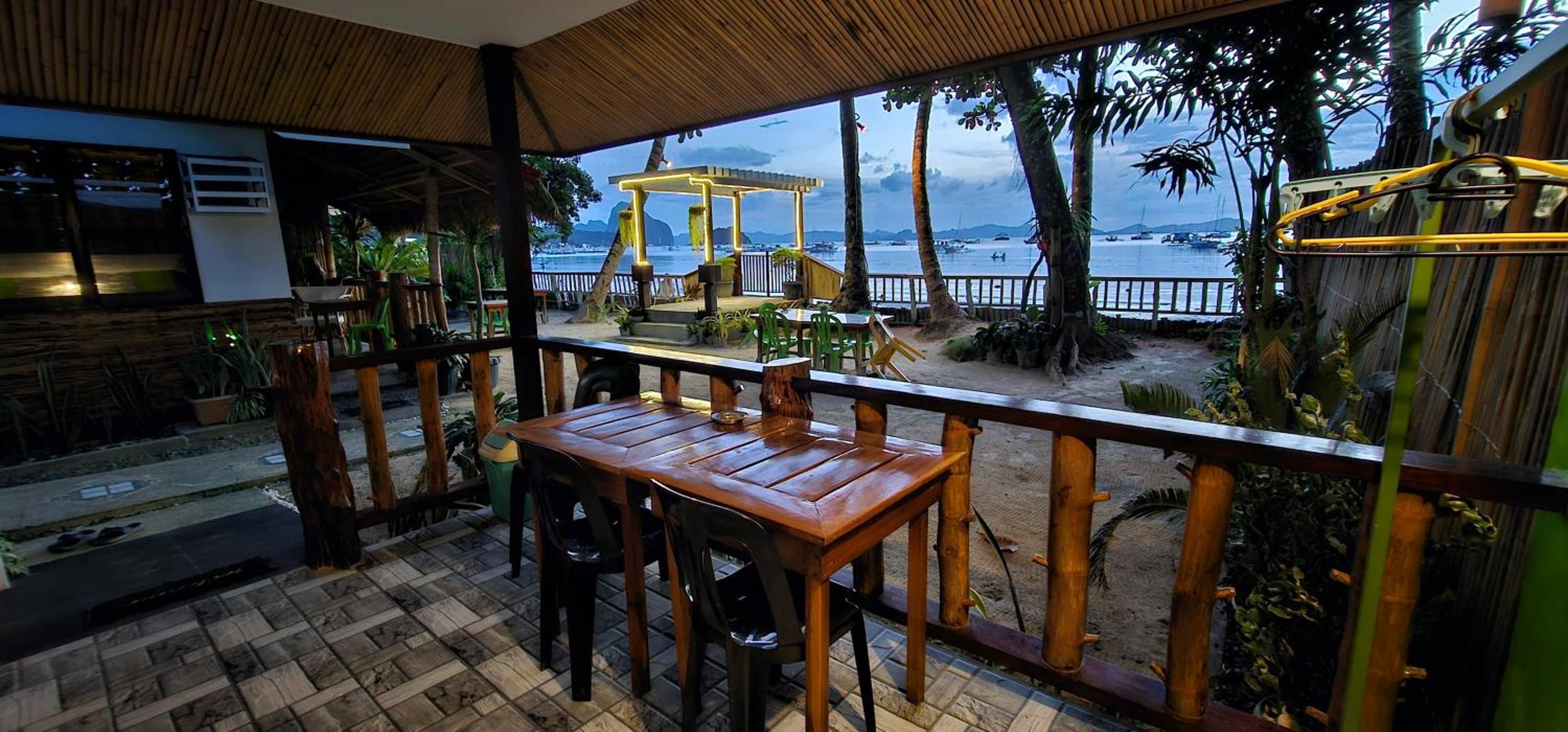 Deluxe Triple Room with Sea View - Photo 3