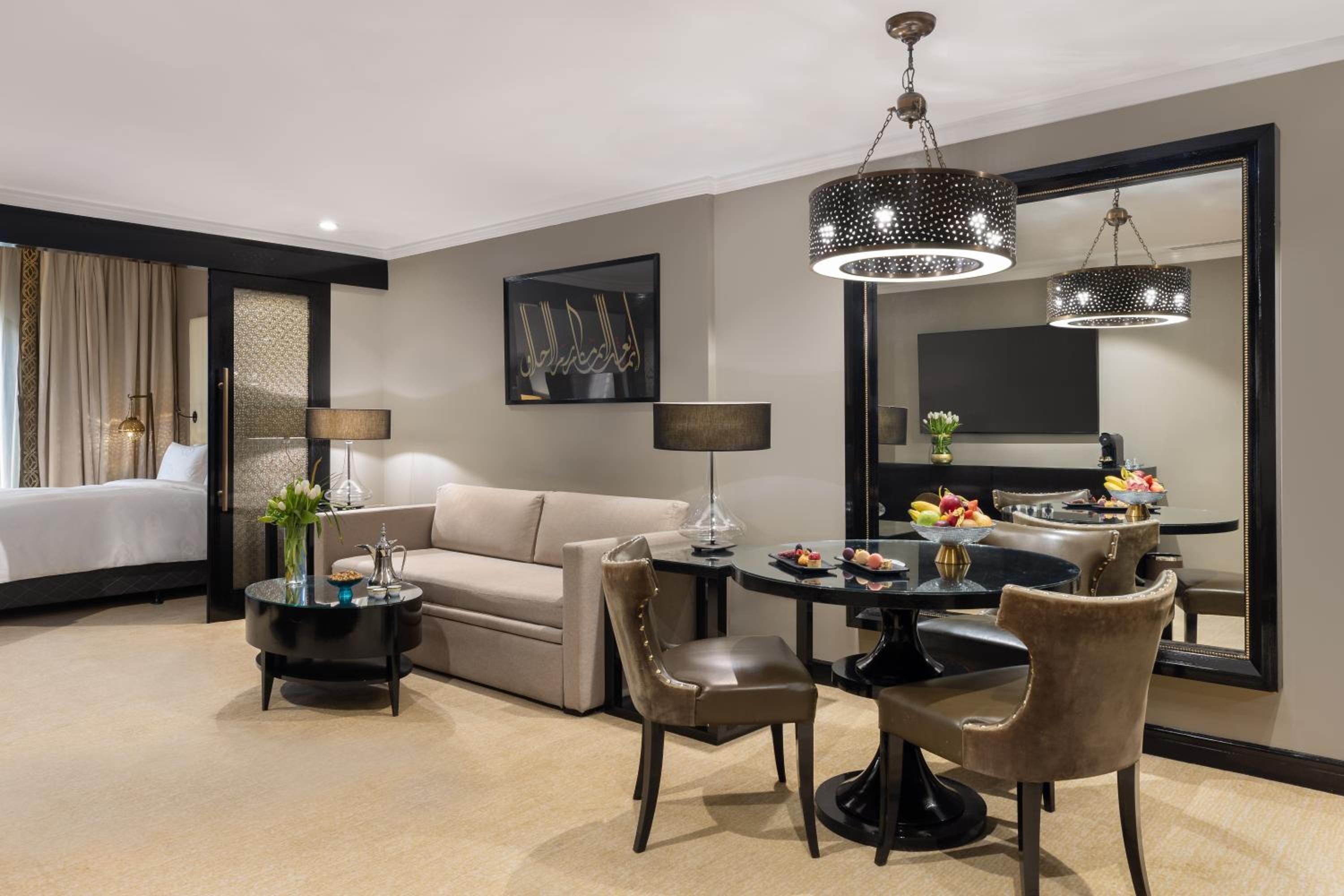 Prestige King Suite with Partial Haram Plaza View photo 2